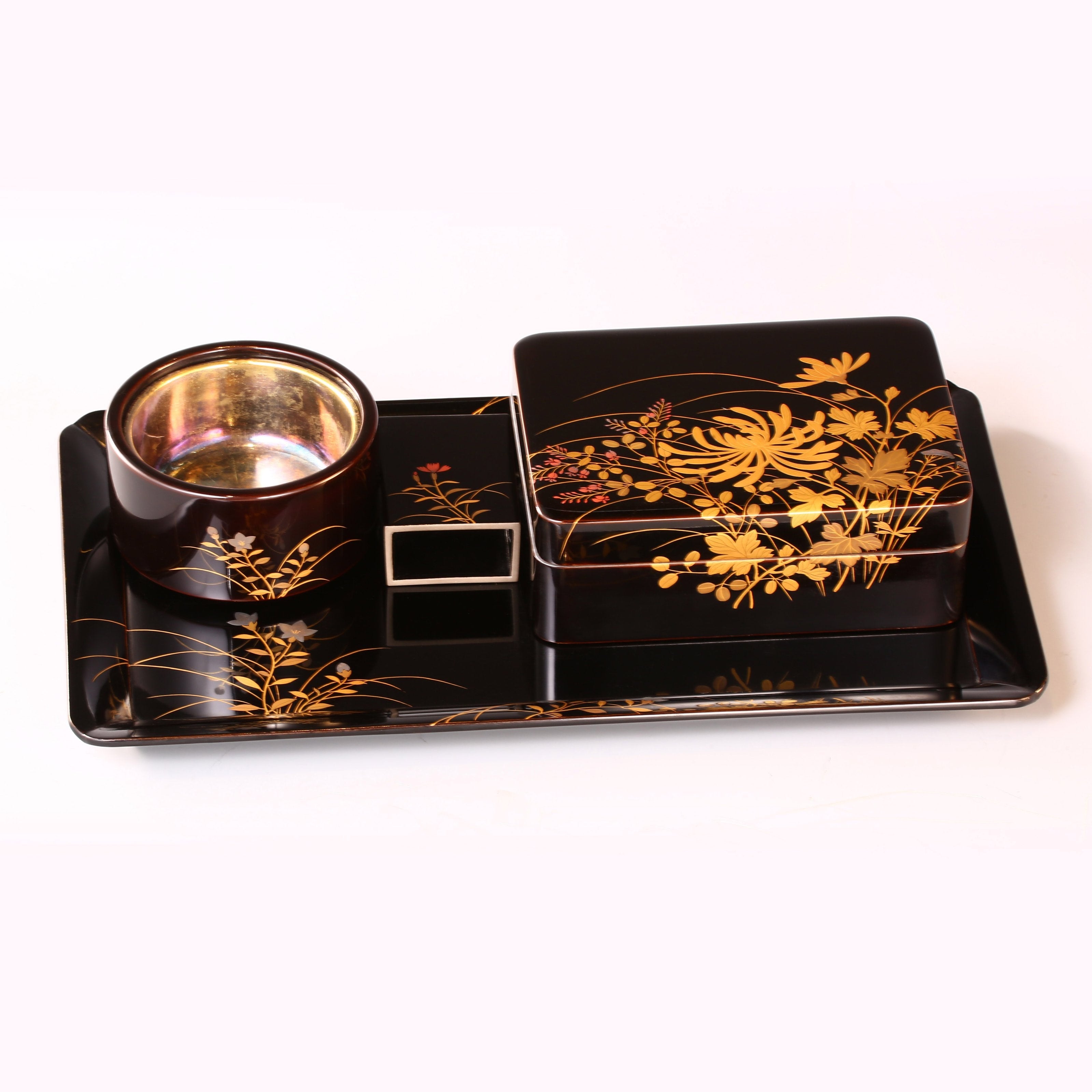 1940年前制花草莳绘烟具套装