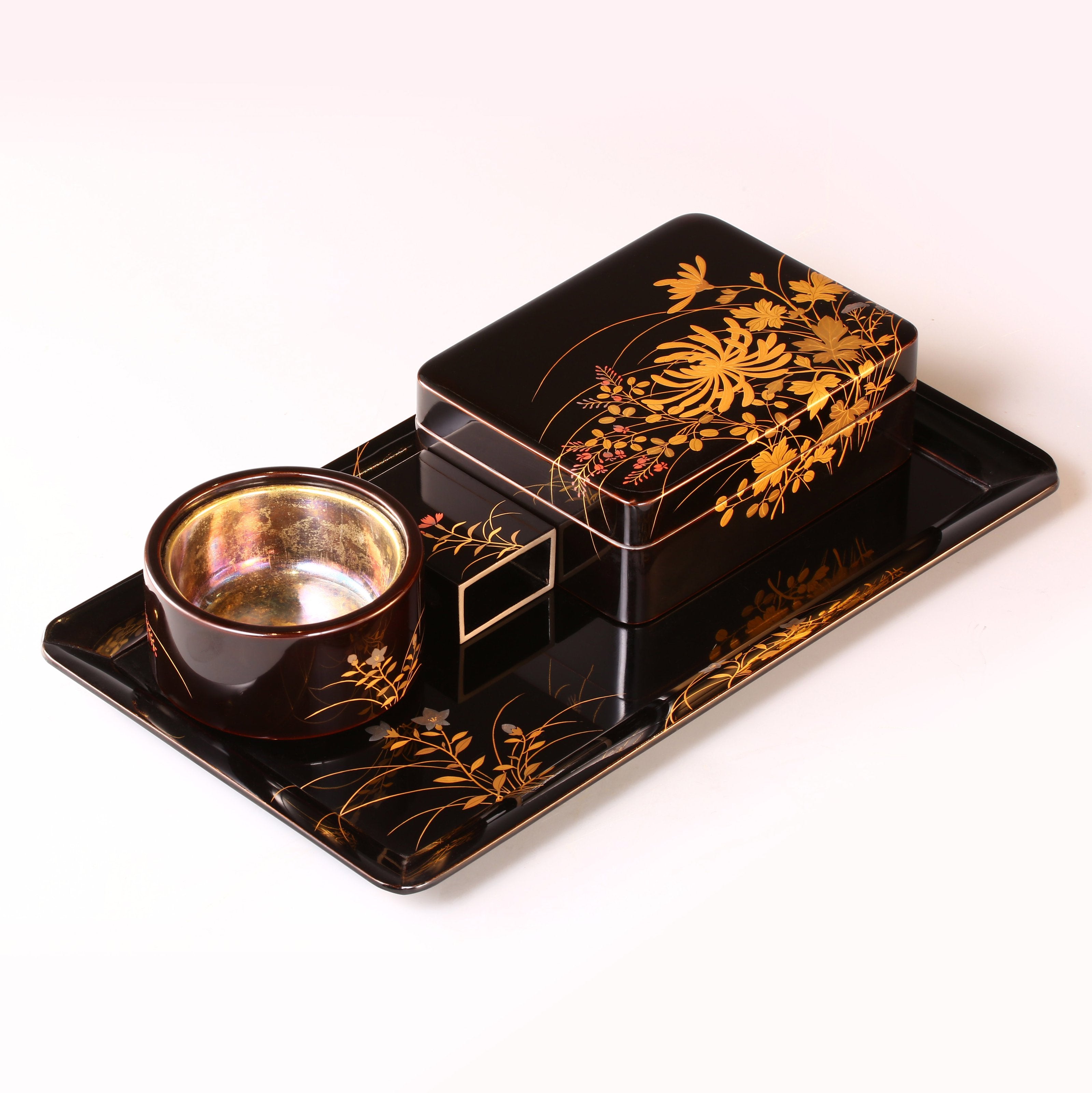 1940年前制花草莳绘烟具套装