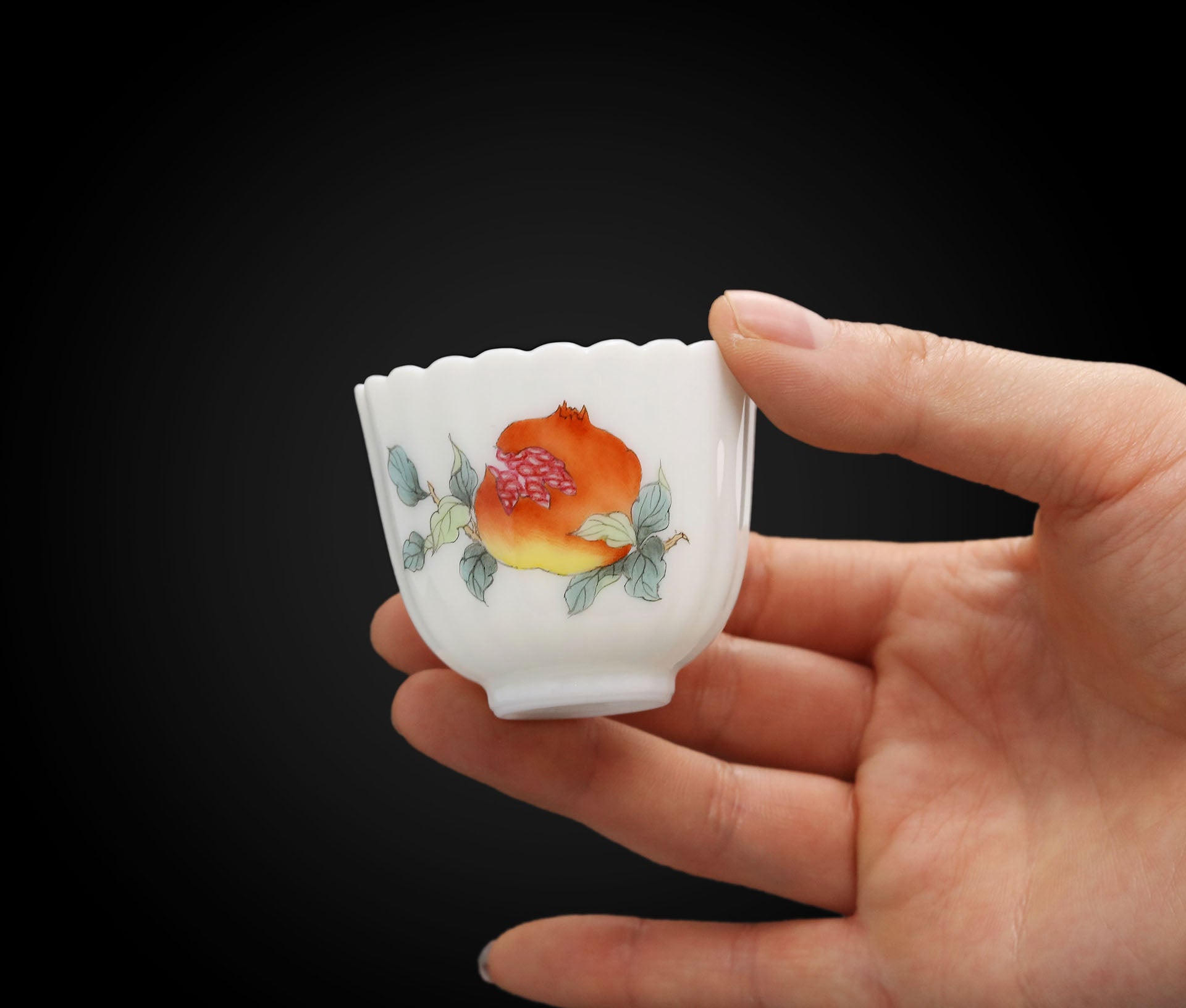 多子多福粉彩品茗杯