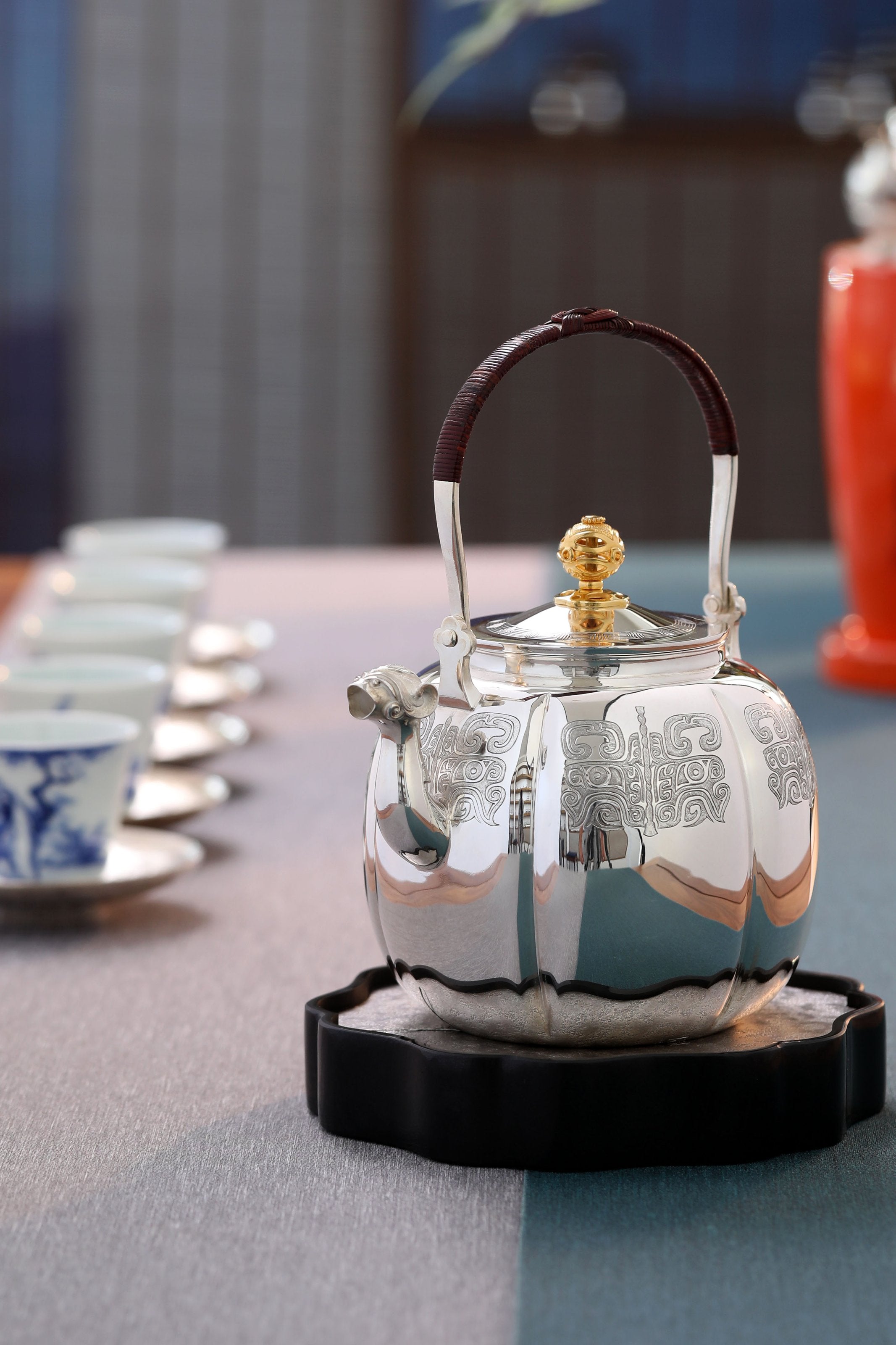 饕餮紋金摘獸口布袋壺(純金鈕)