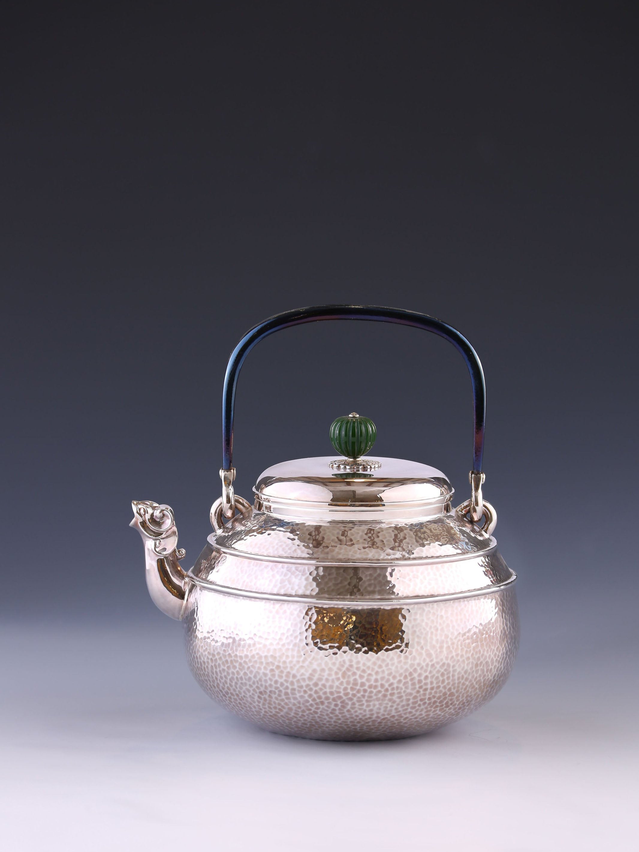 獸口雙腰線銀壺