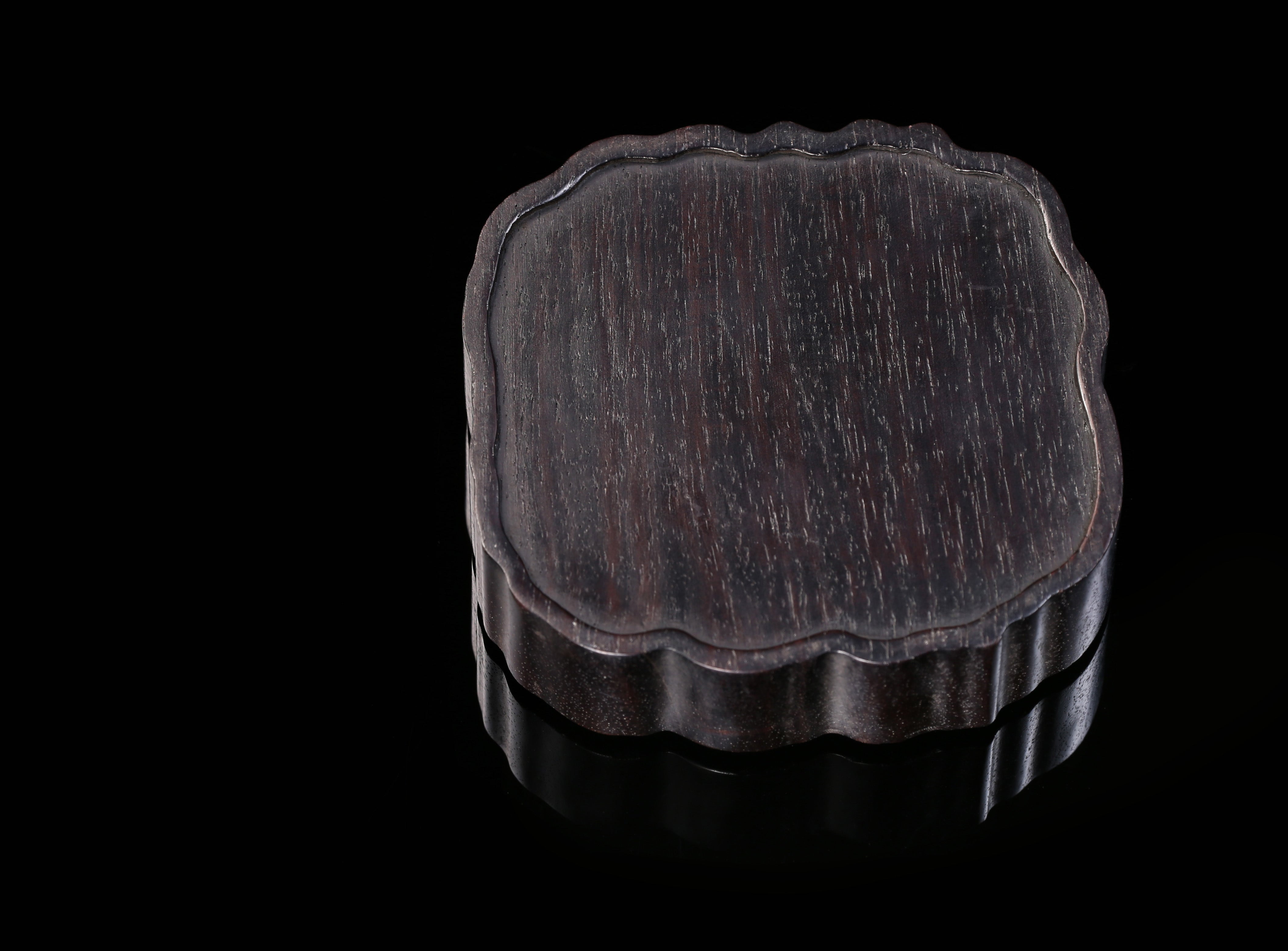 螭龙纹透雕香薰盒