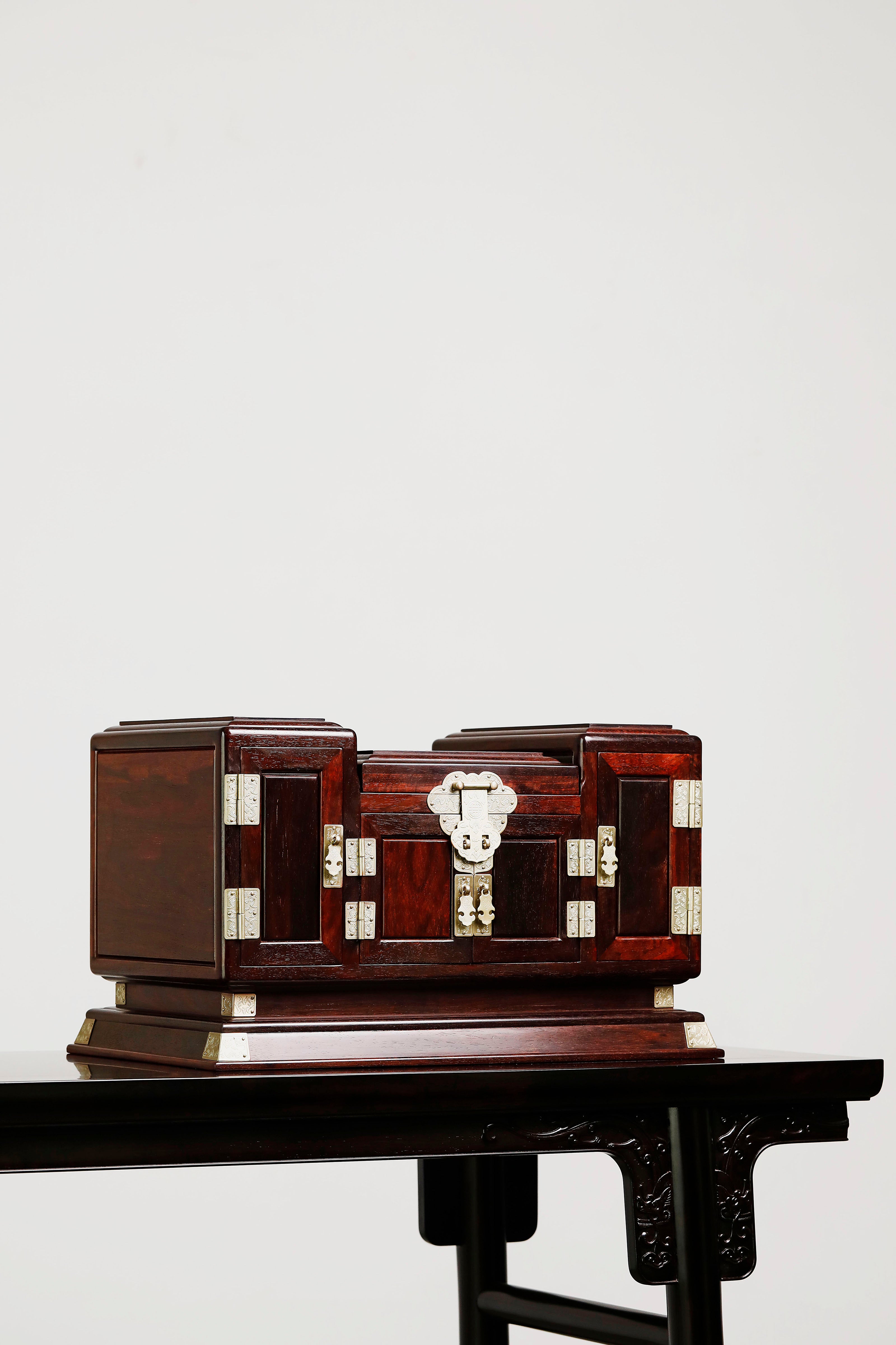 小叶紫檀珠宝梳妆箱