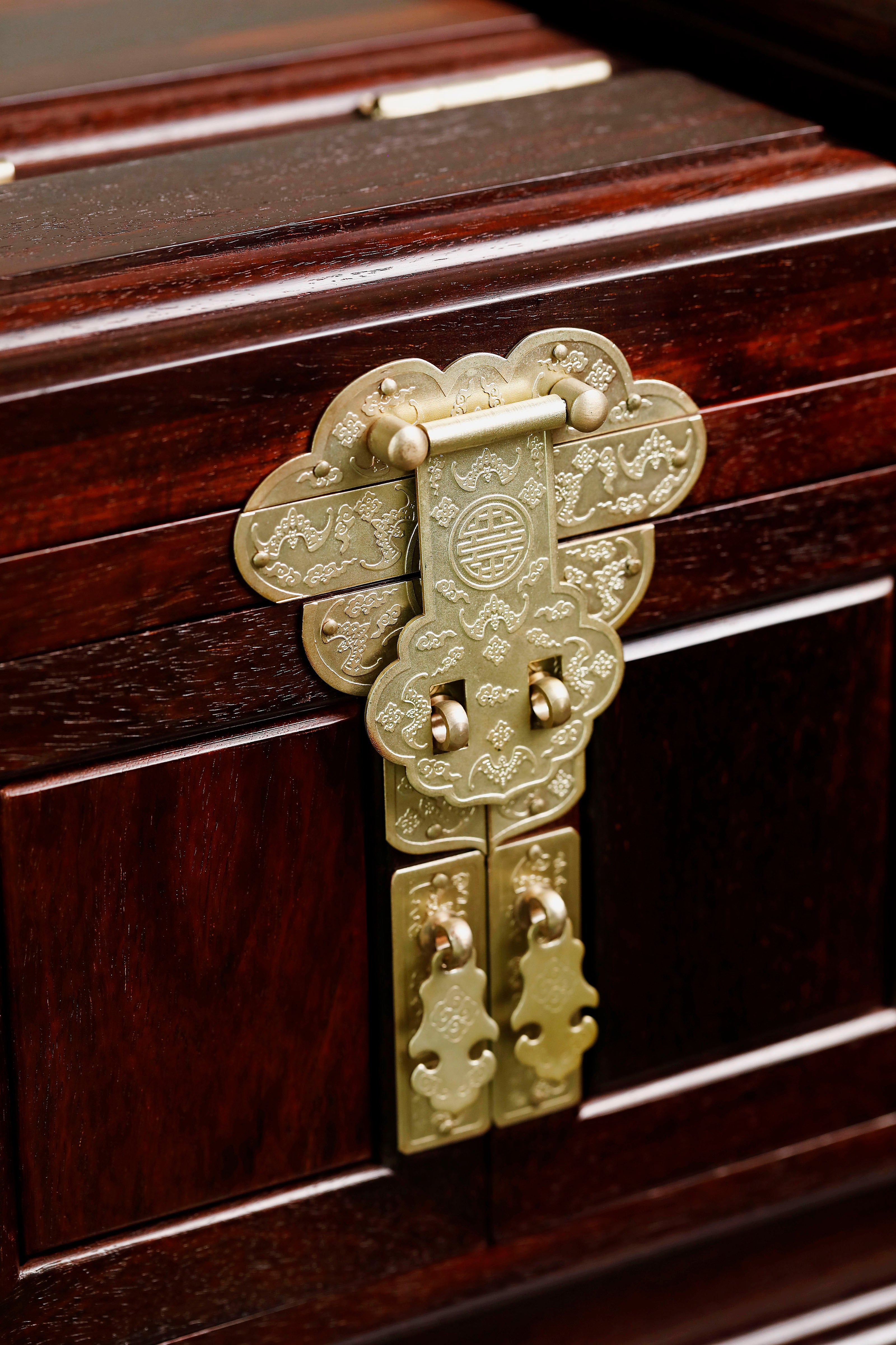 小叶紫檀珠宝梳妆箱