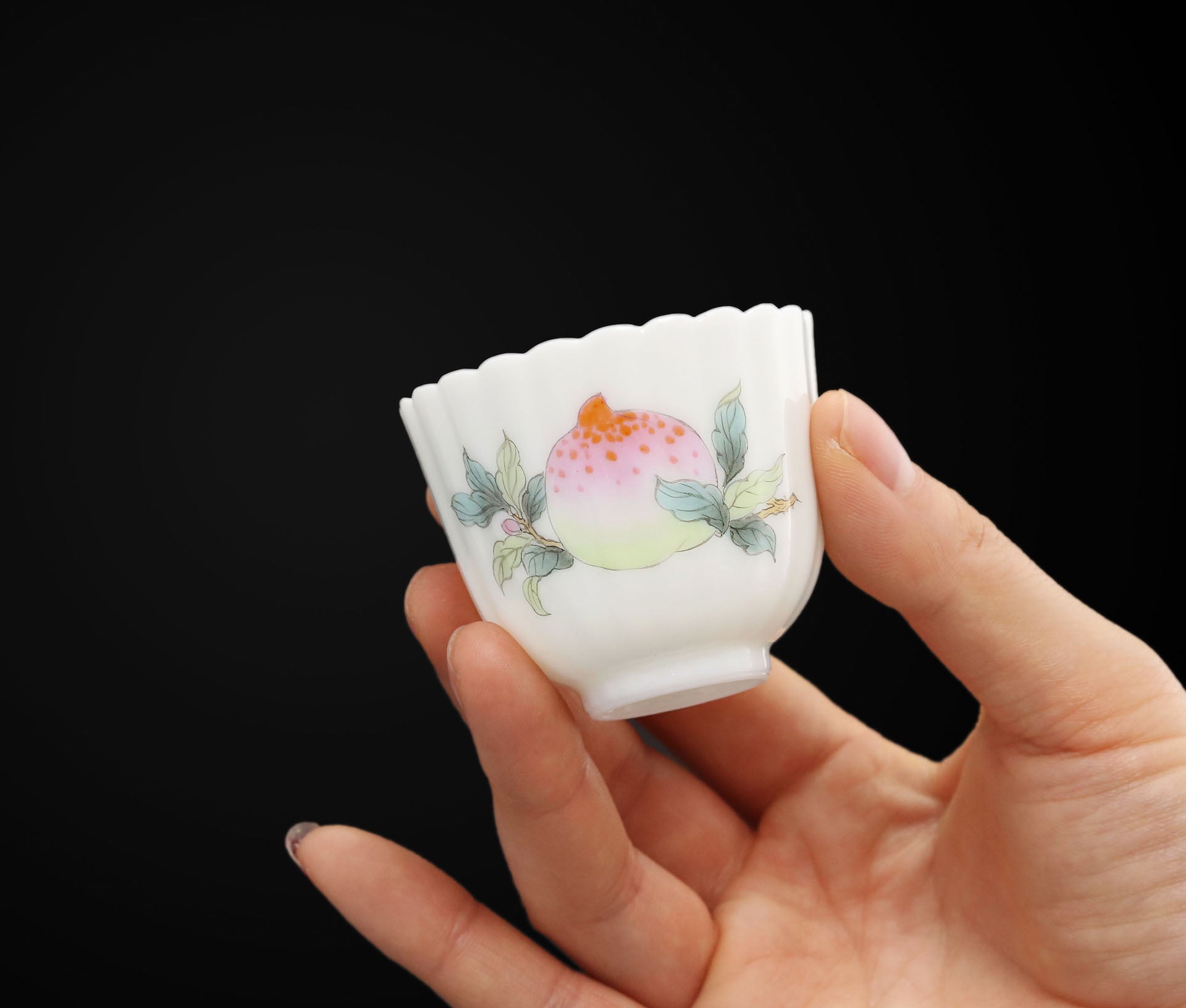 多子多福粉彩品茗杯