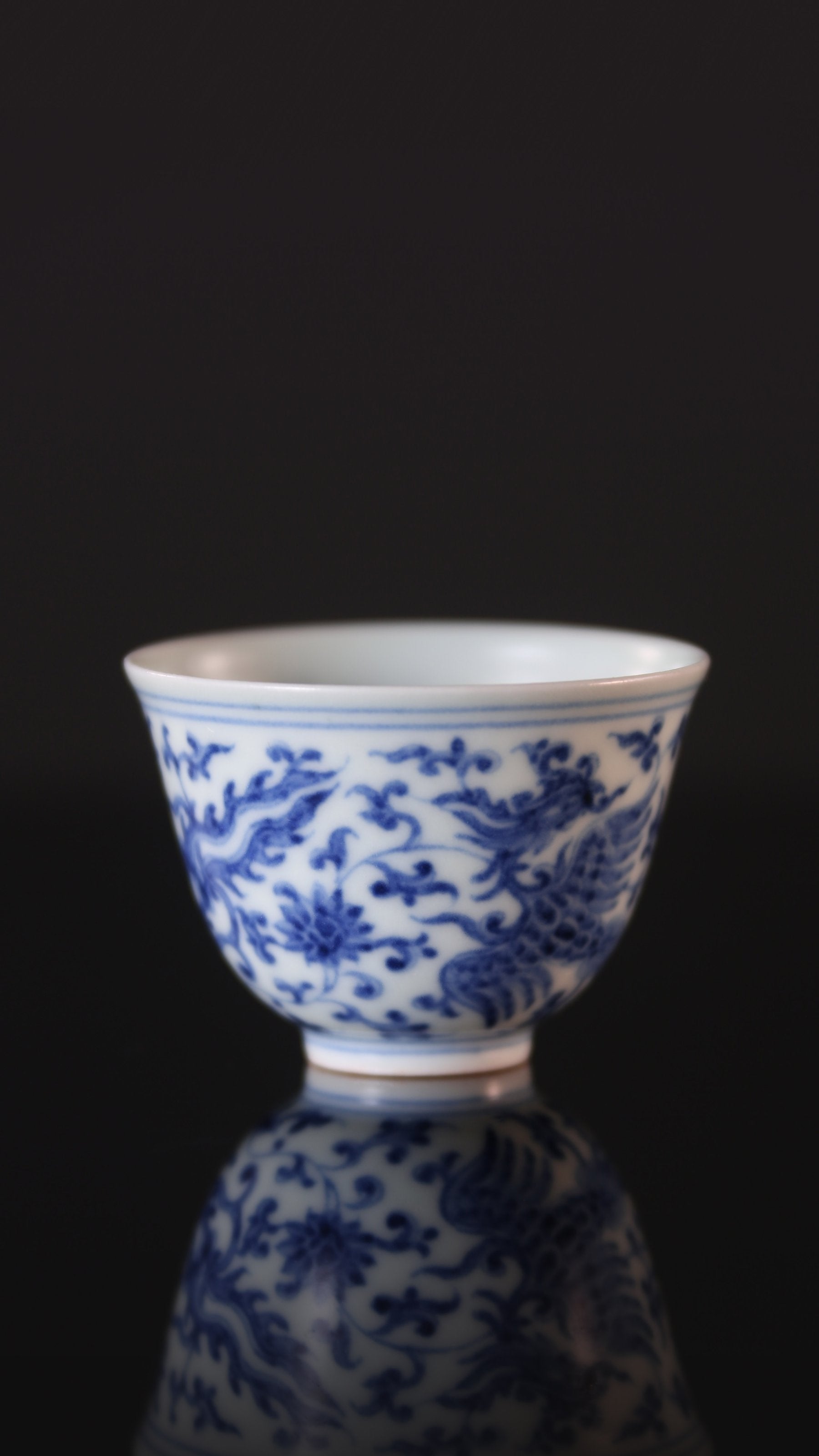 Blue-and-White Everted-Lip Cup with Double Phoenixes Amid Interlocking Lotus Scrolls