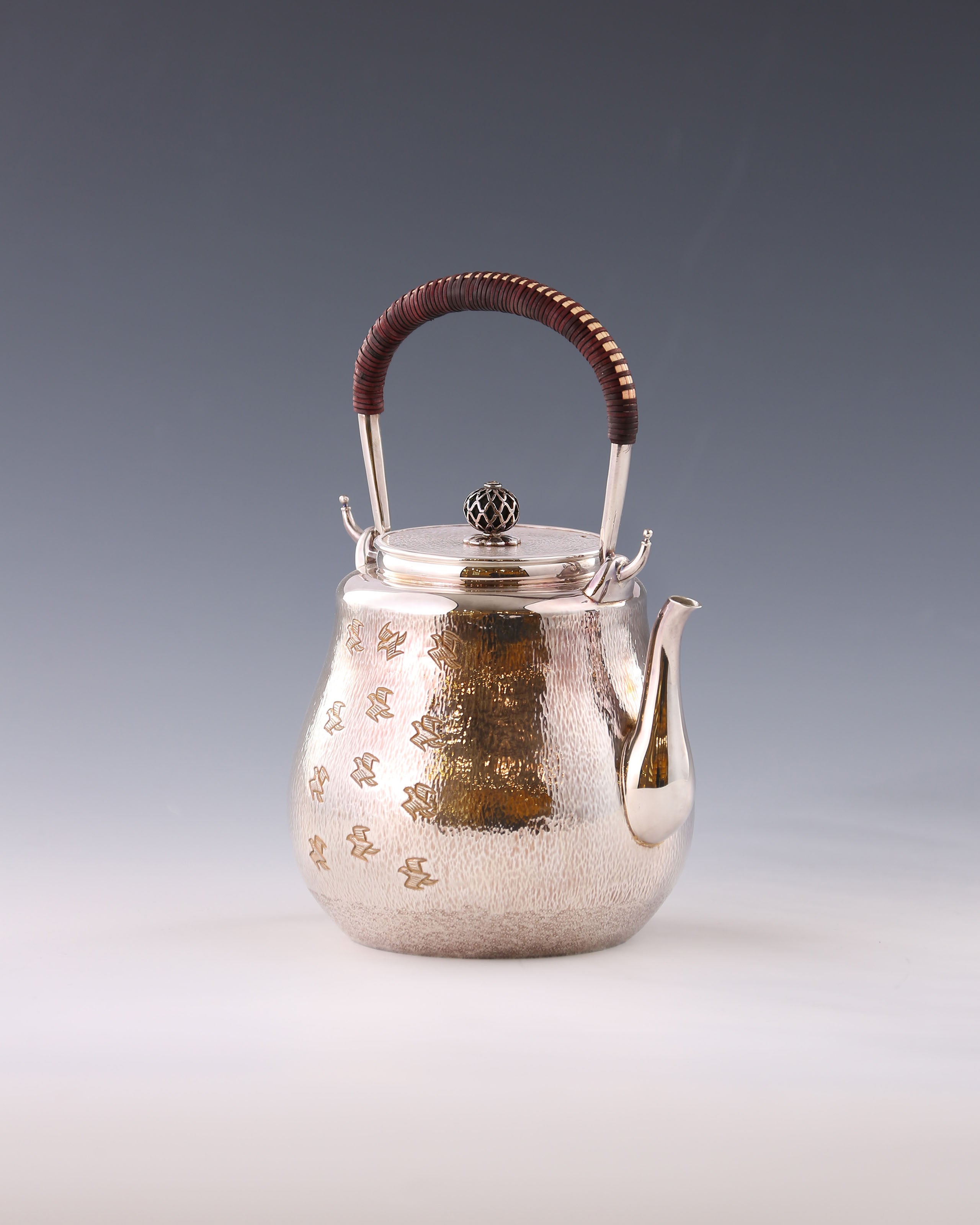 Vertical striped gourd silver teapot