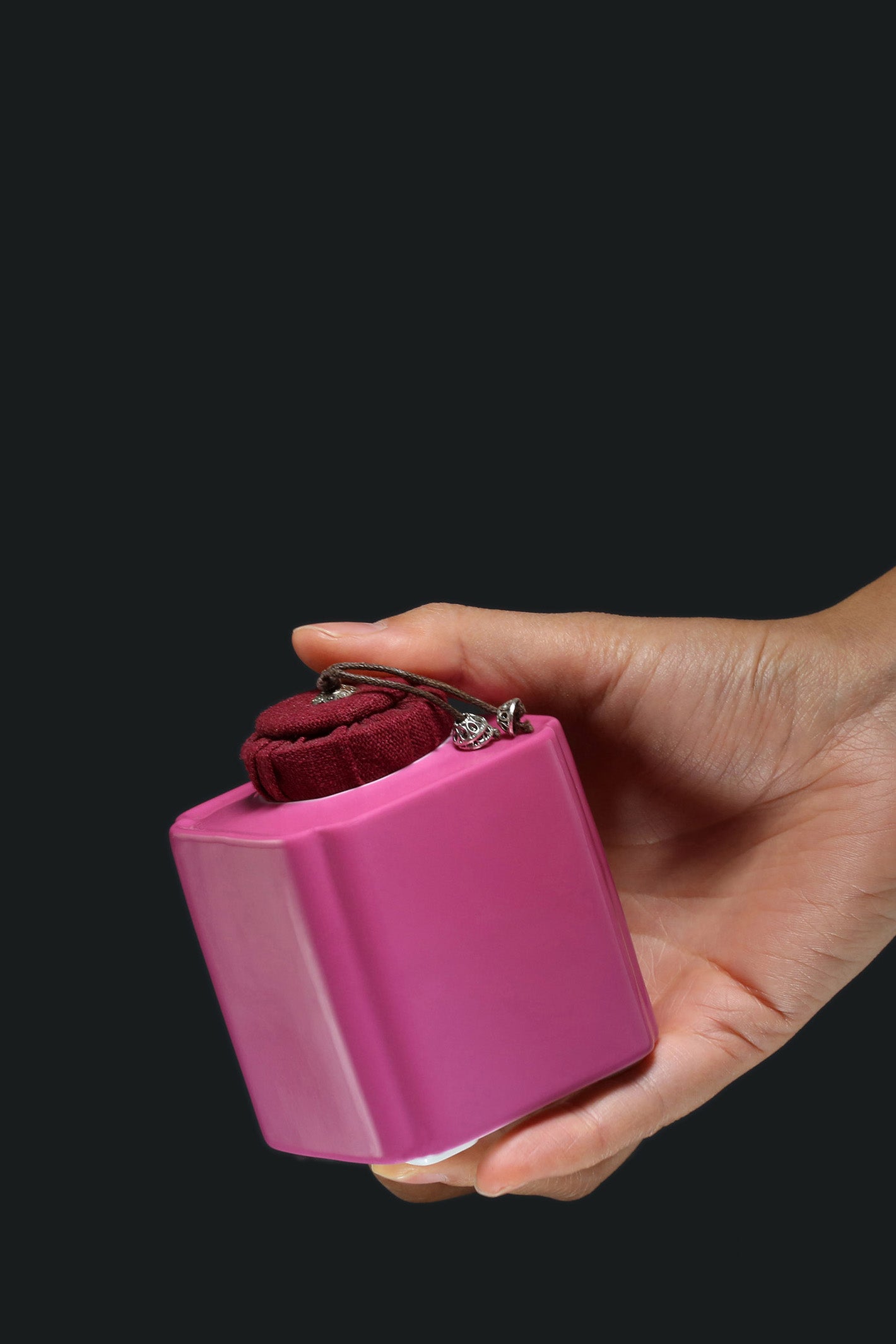 四方云头胭脂罐