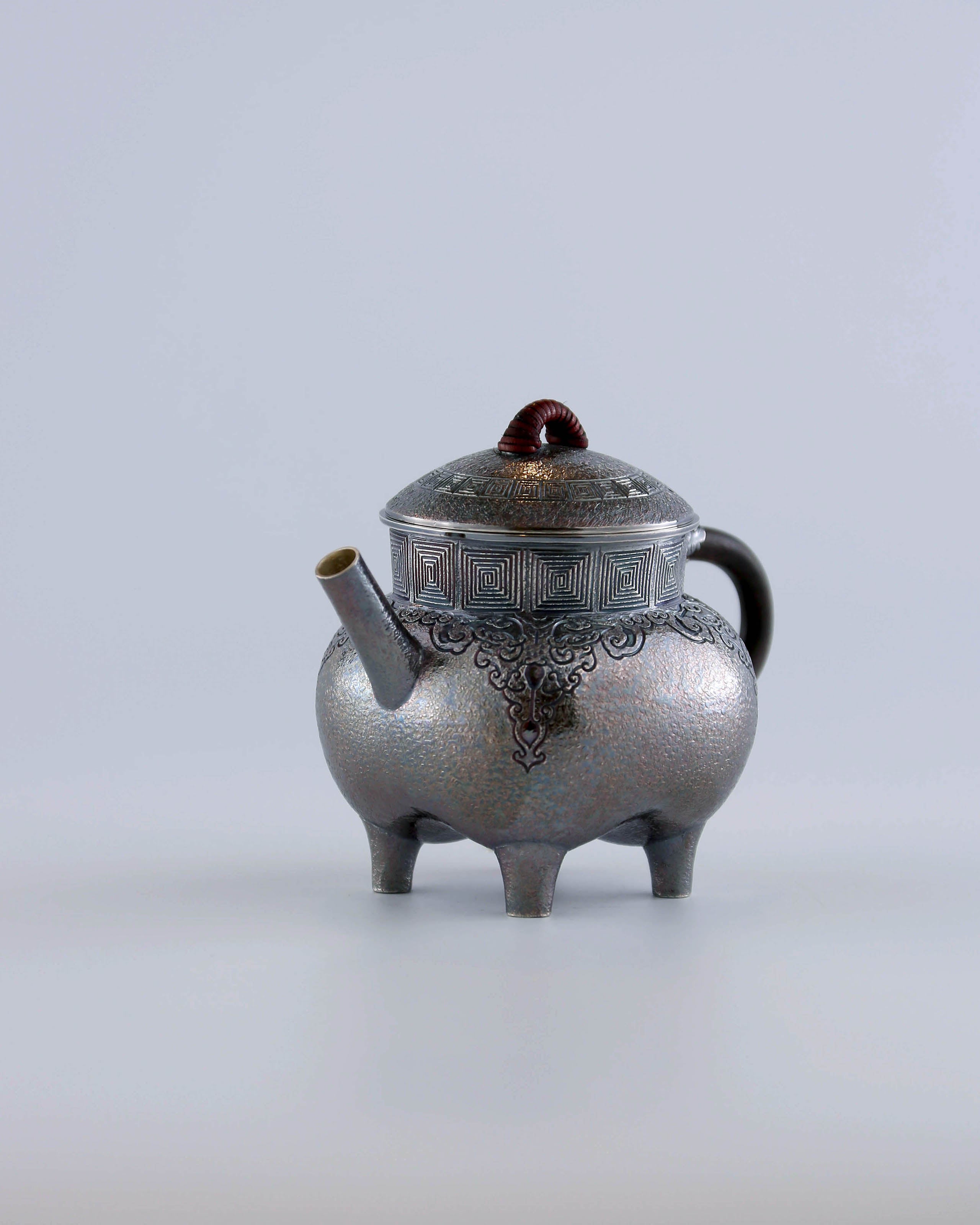 四足盉龙纹银壶