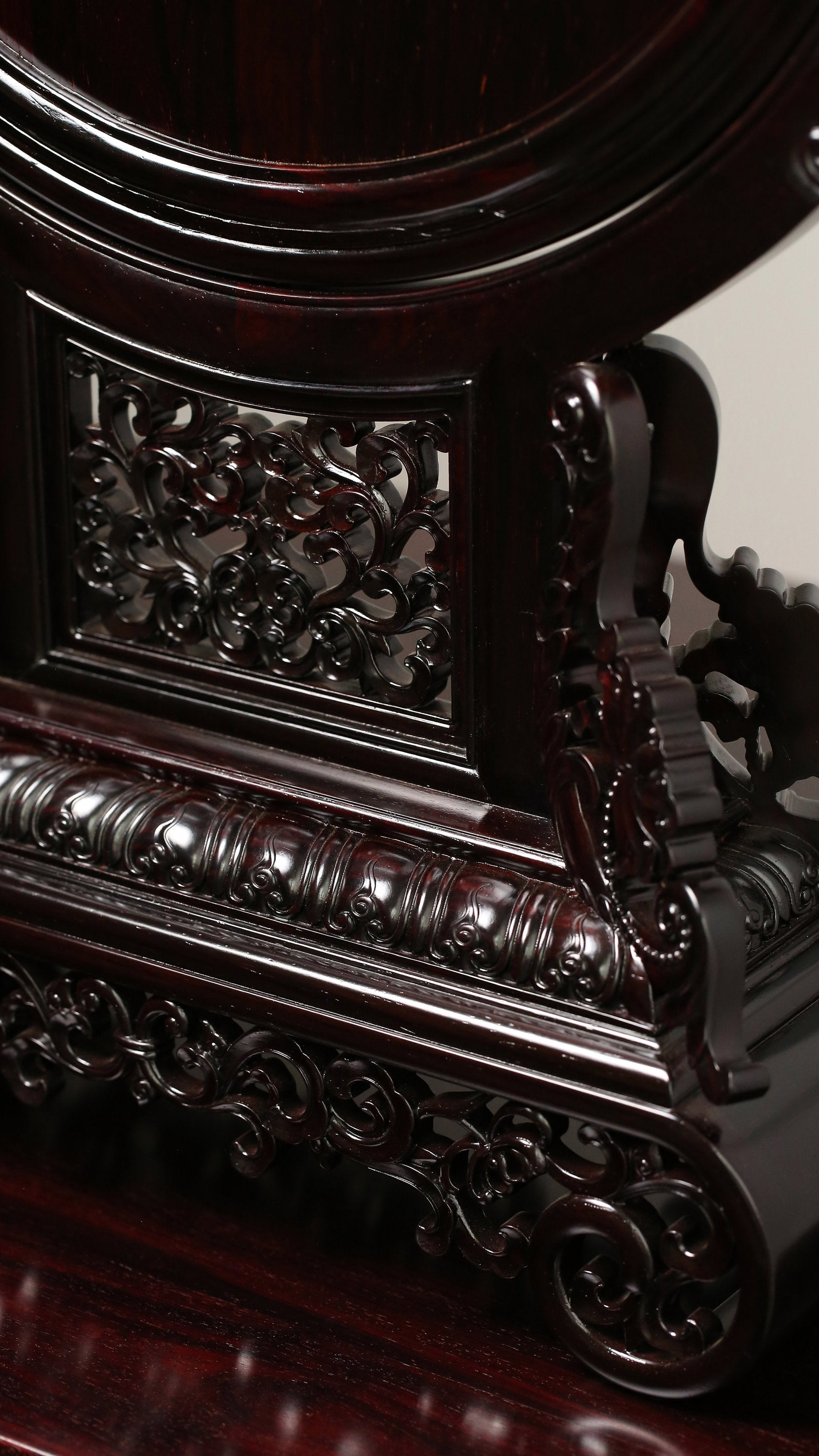 大葉紫檀百寶嵌松鶴延年圓形插屏