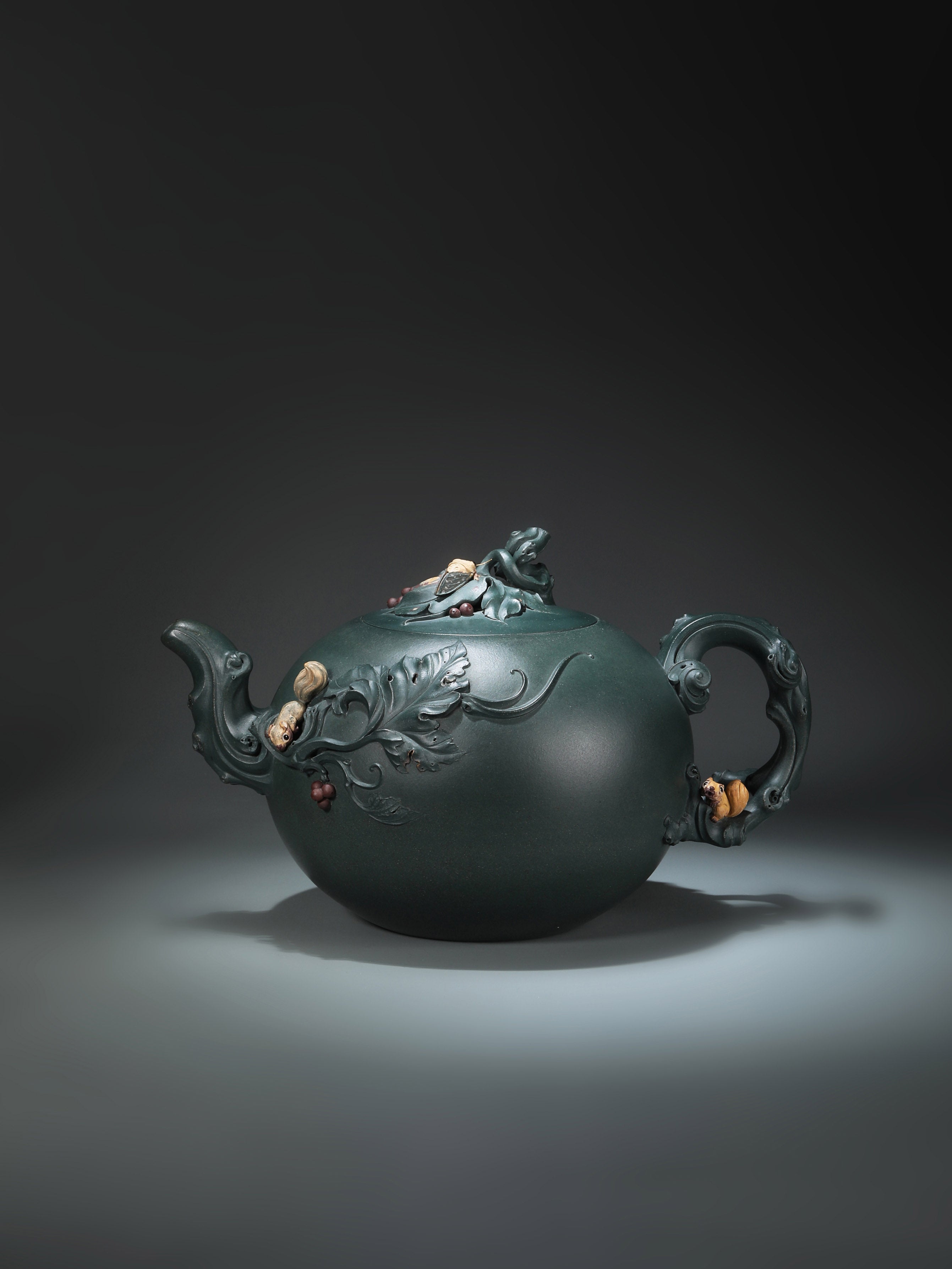 Yin Xufeng‘s Duan Ni Squirrel Grape Teapot