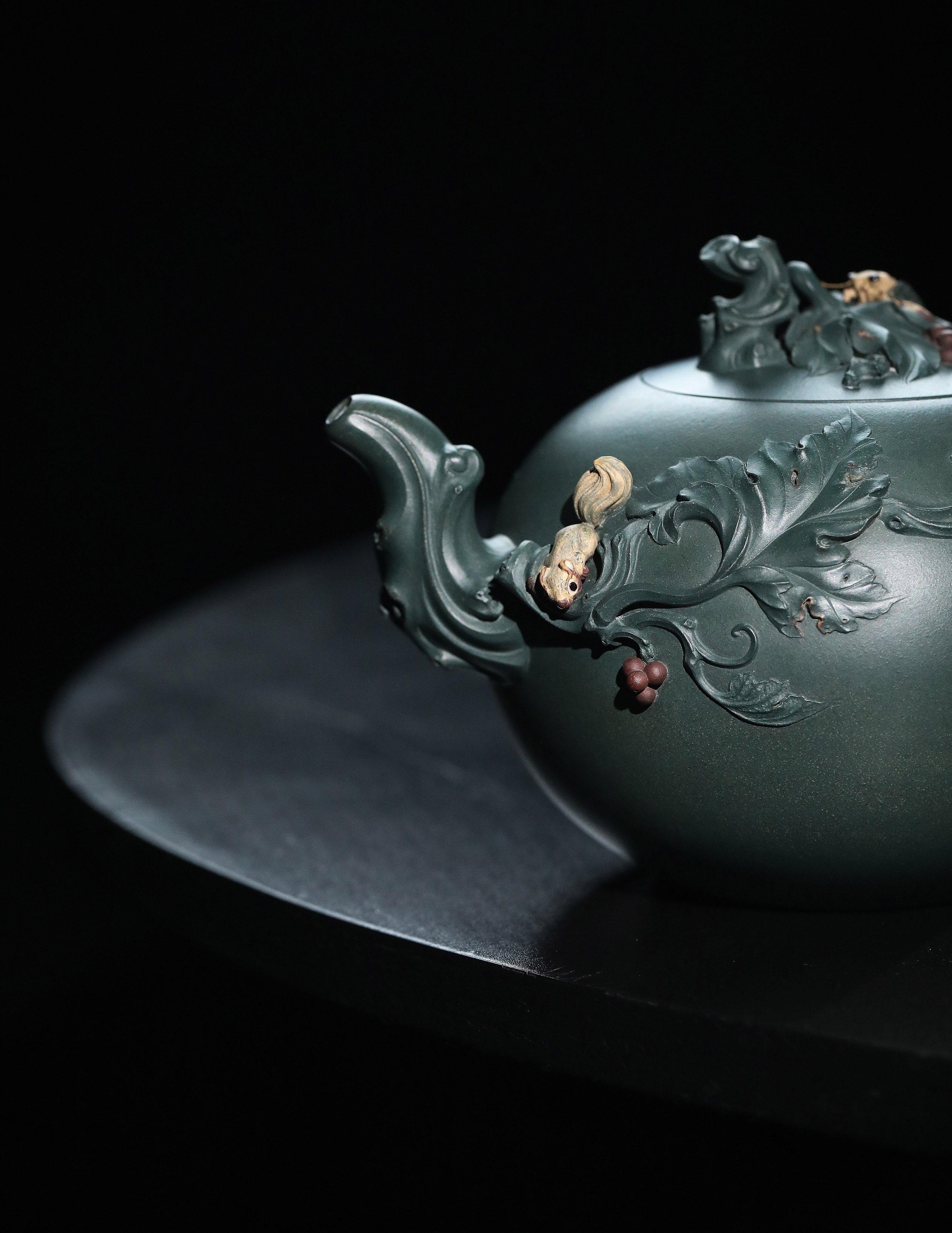 Yin Xufeng‘s Duan Ni Squirrel Grape Teapot