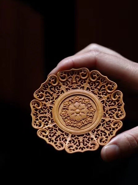 透雕缠枝莲纹杯垫(一套六个)