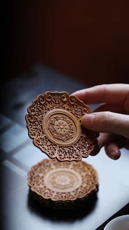 透雕缠枝莲纹杯垫(一套六个)