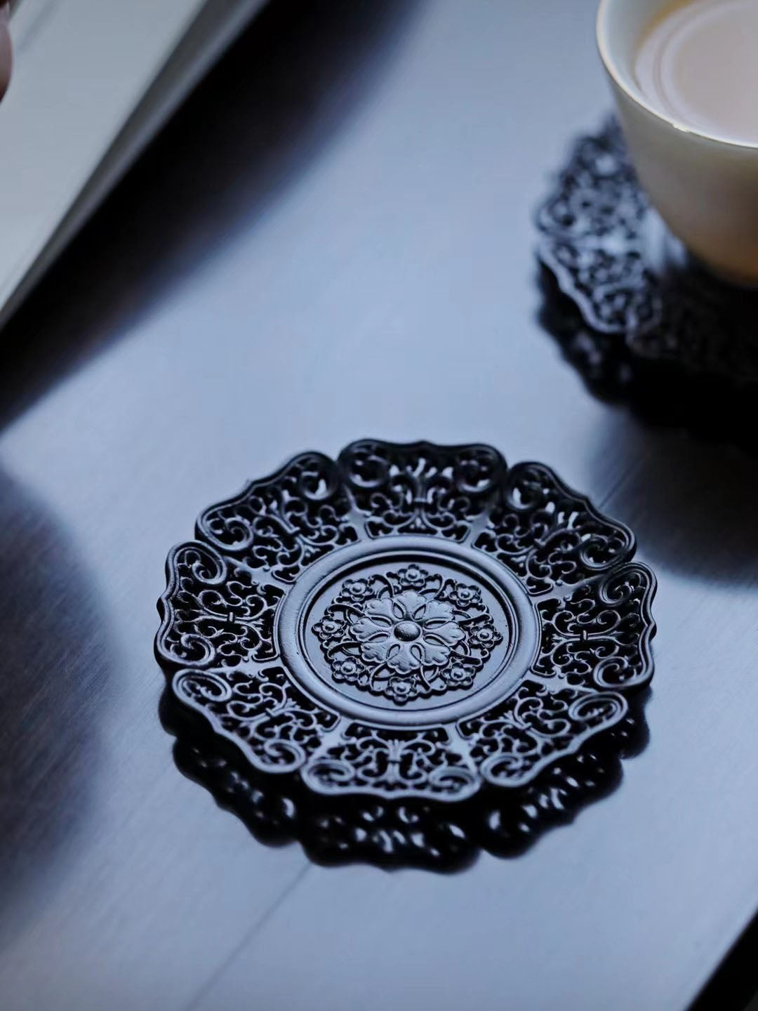 透雕缠枝莲纹杯垫(一套六个)