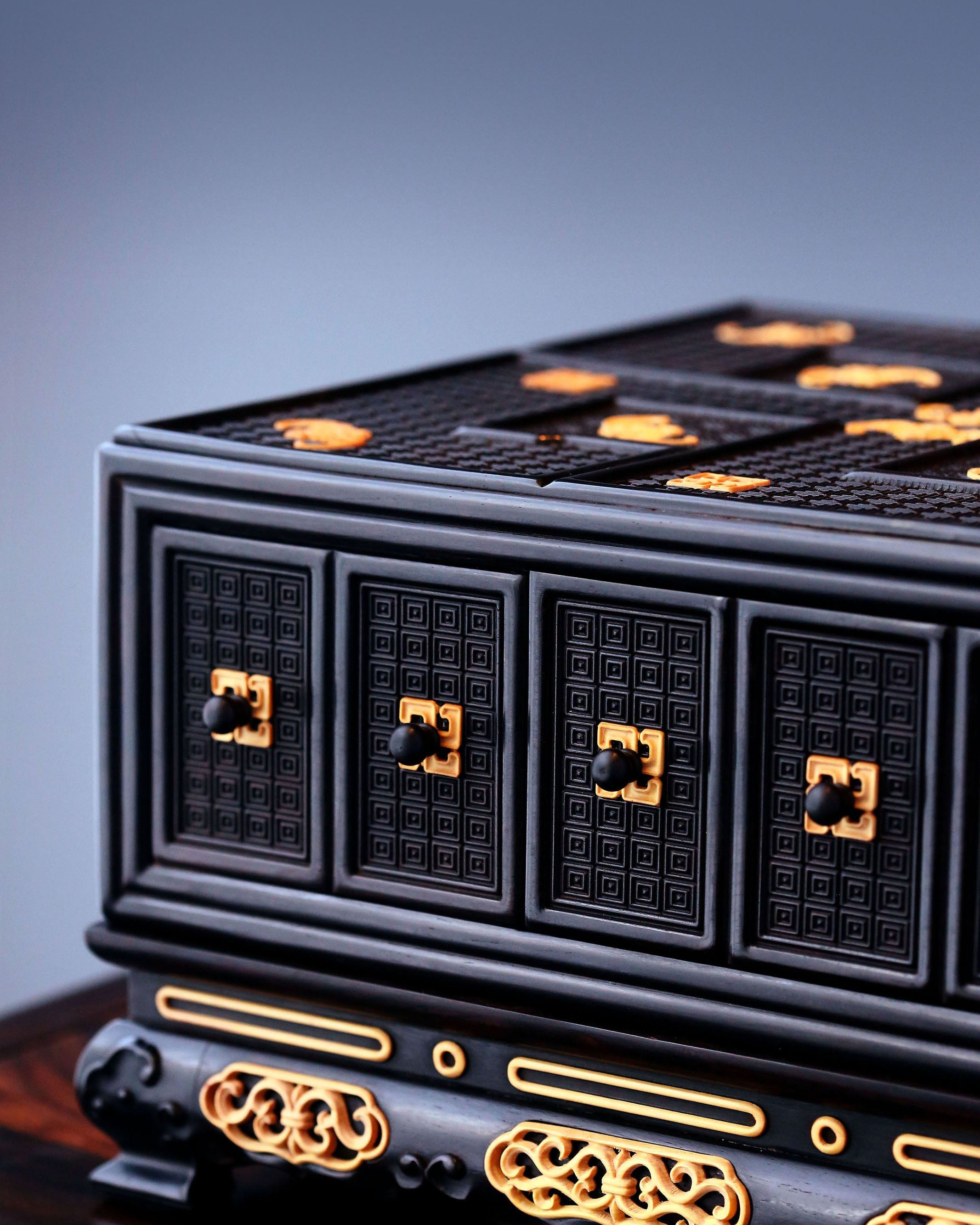 大雅堂万字纹洪福齐天嵌黄杨木乾隆多宝盒