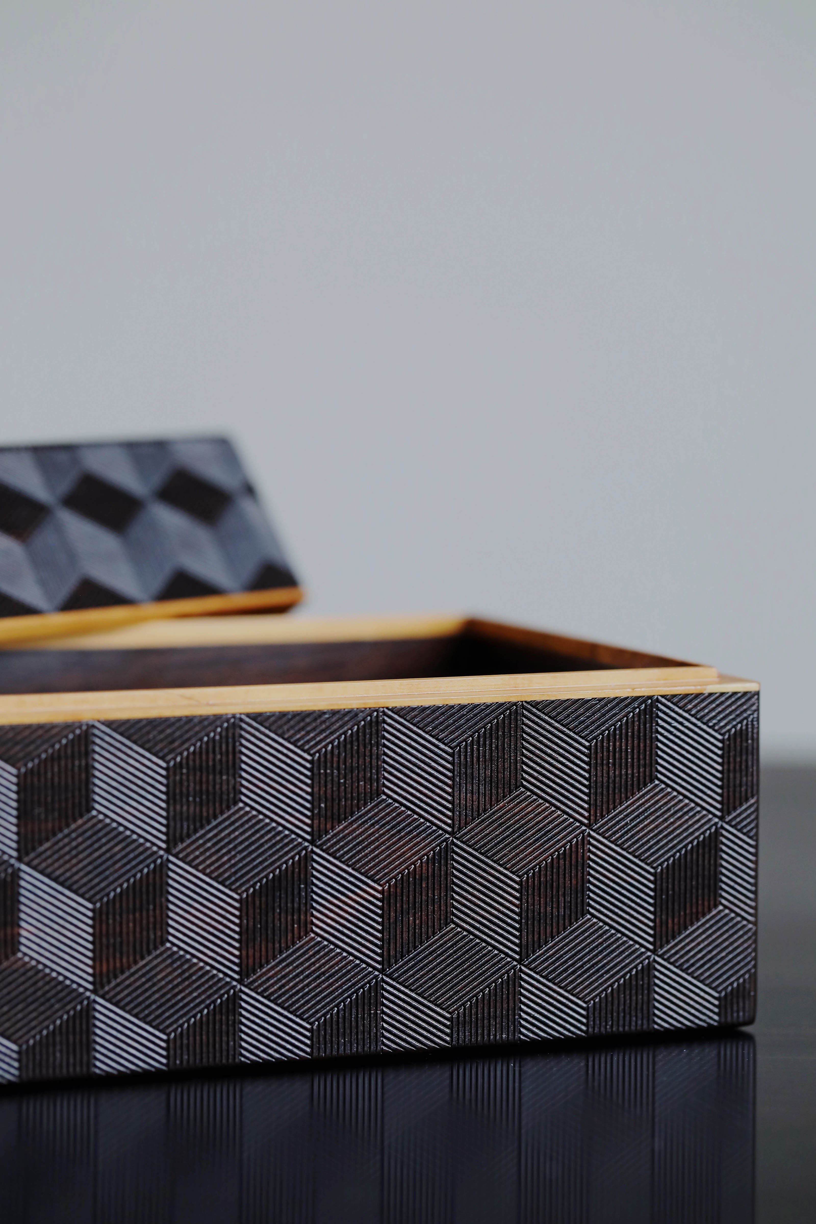 梅花纹/万字纹/雪花纹紫光檀纸巾盒