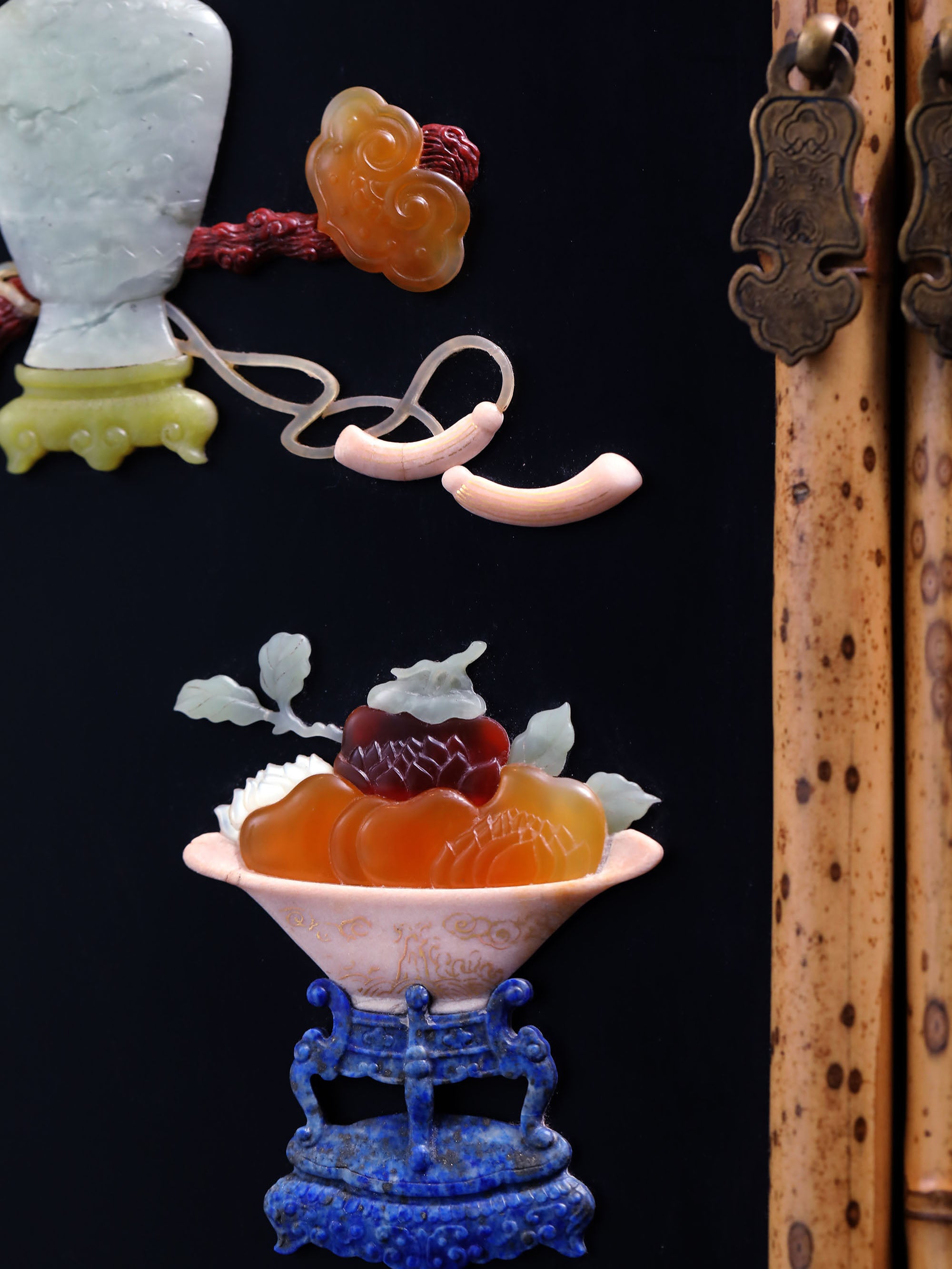 湘妃竹百宝嵌描金博古图圆角案上茶边柜