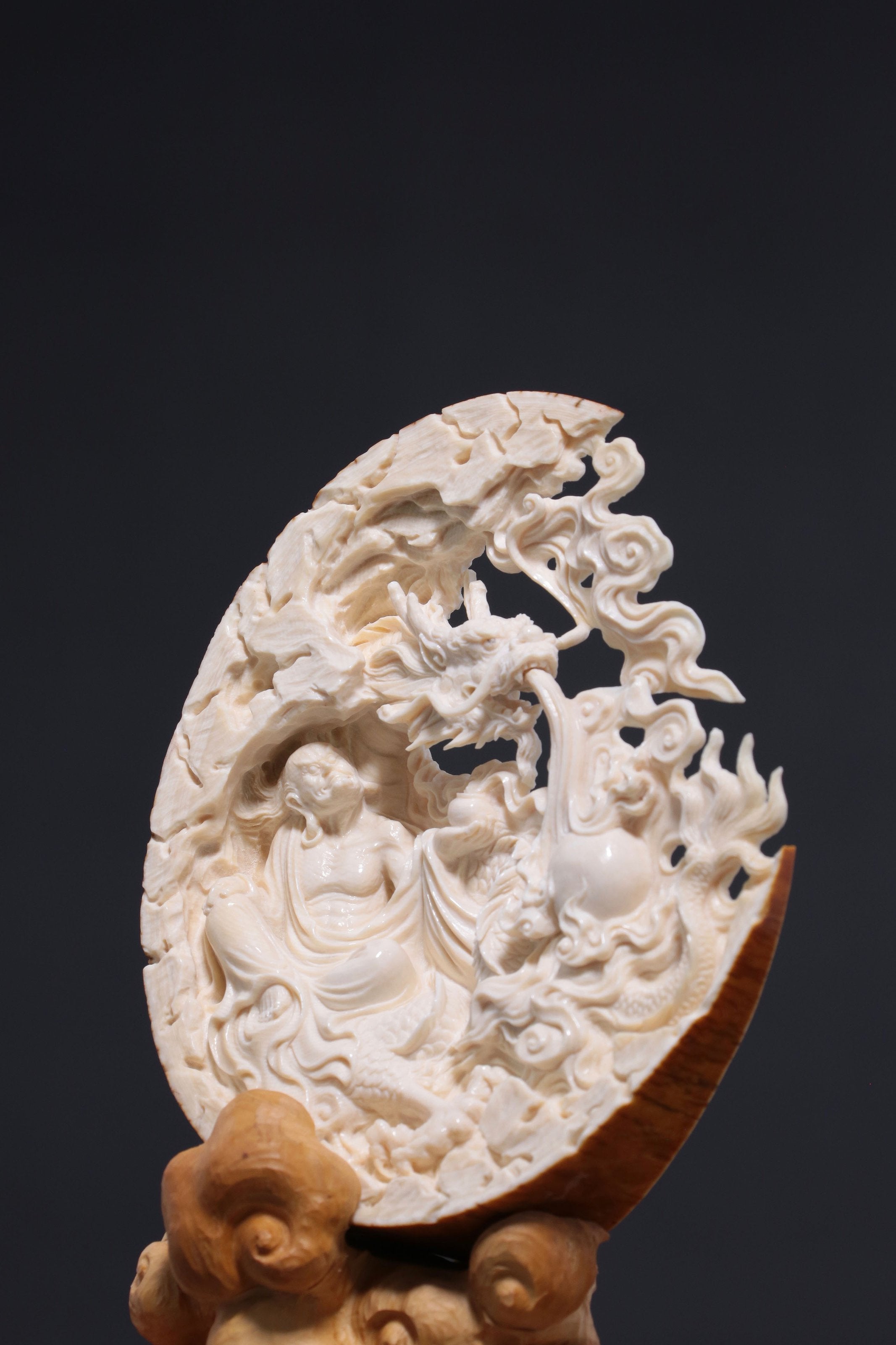 Arhat who subdues dragons and tigers