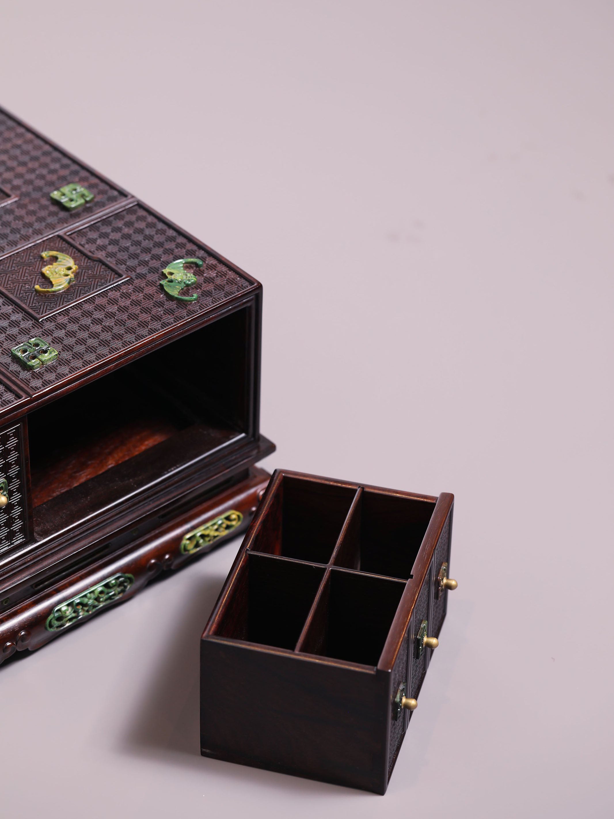 Grand Elegant Hall Treasure Box with Swastika Pattern, Blessed with Abundant Blessings, Made of Rosewood and Inlaid with Jade, Qianlong Period