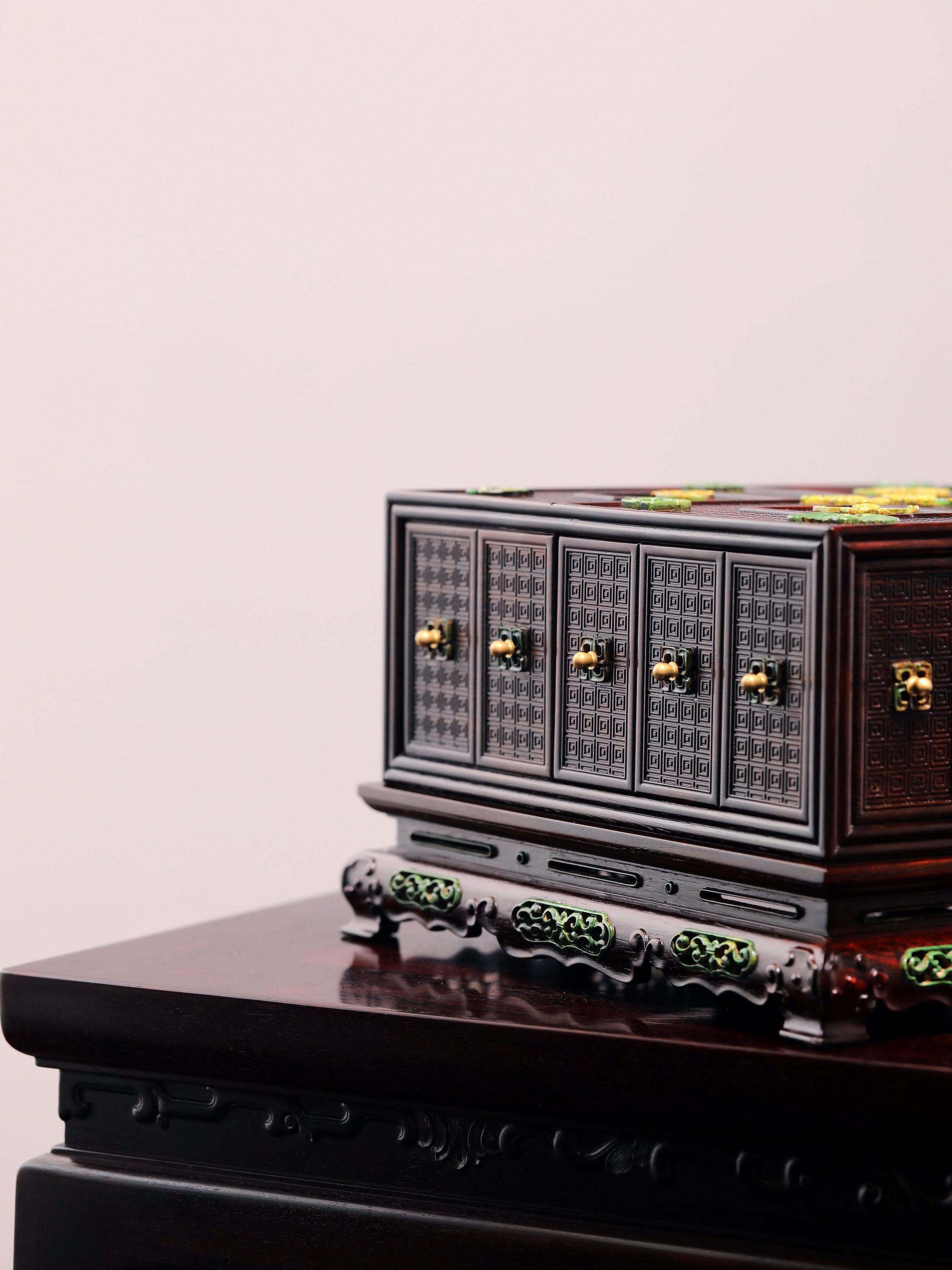 Grand Elegant Hall Treasure Box with Swastika Pattern, Blessed with Abundant Blessings, Made of Rosewood and Inlaid with Jade, Qianlong Period
