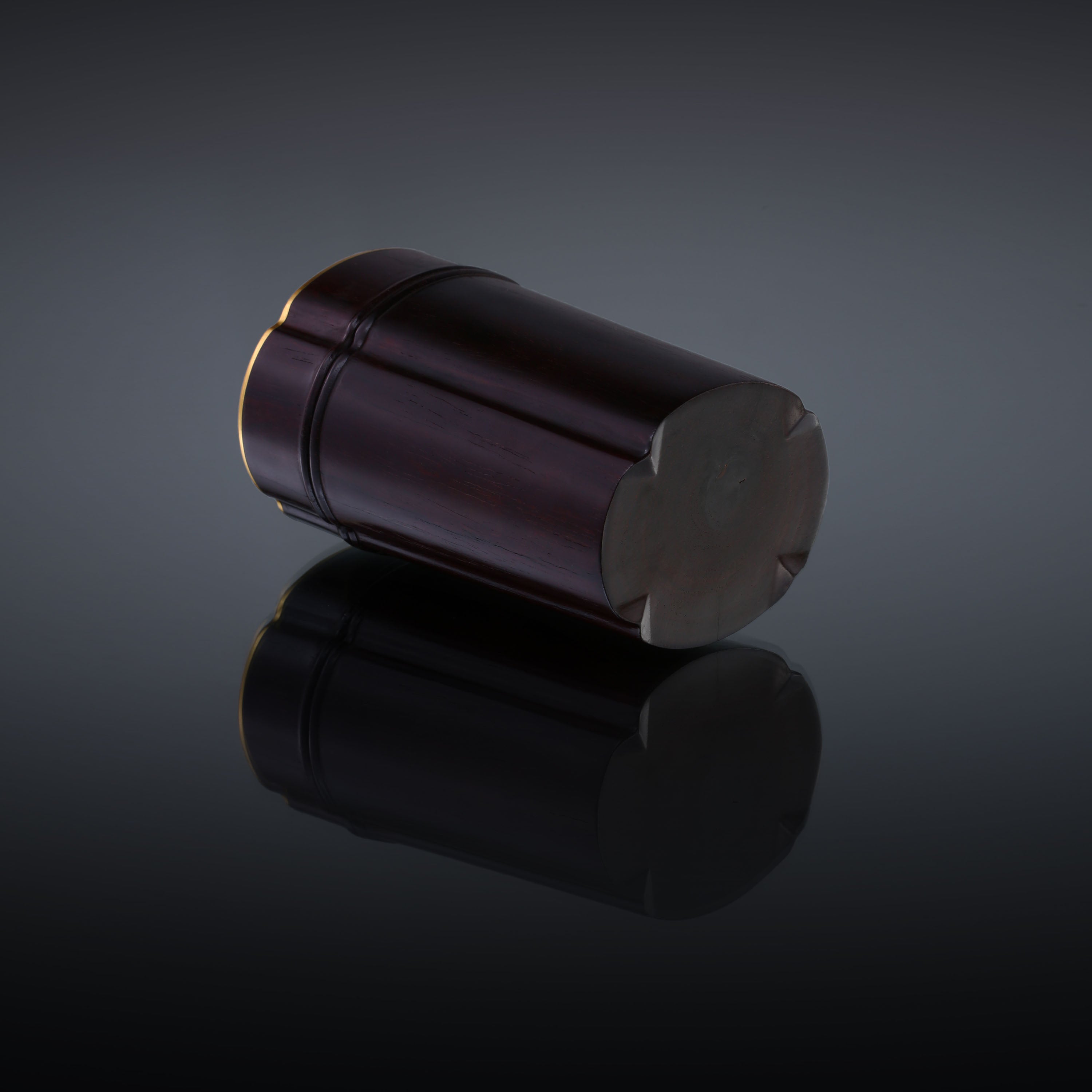 小叶紫檀海棠形茶叶罐