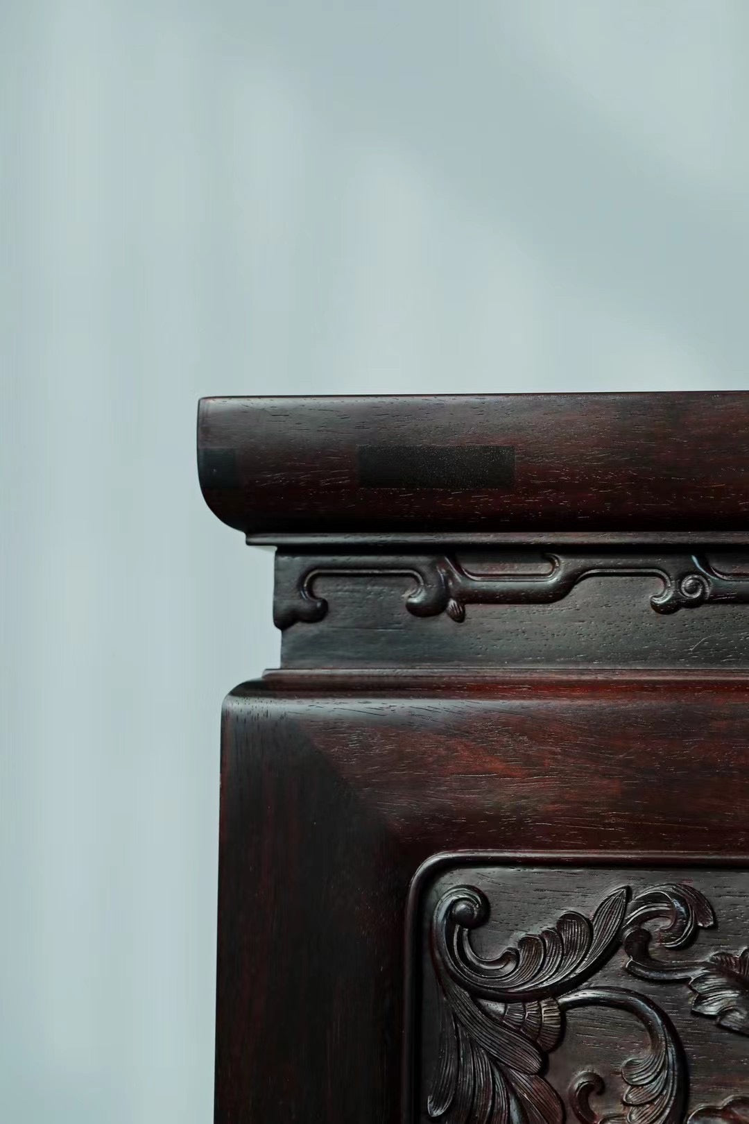 小叶紫檀西番莲纹条桌