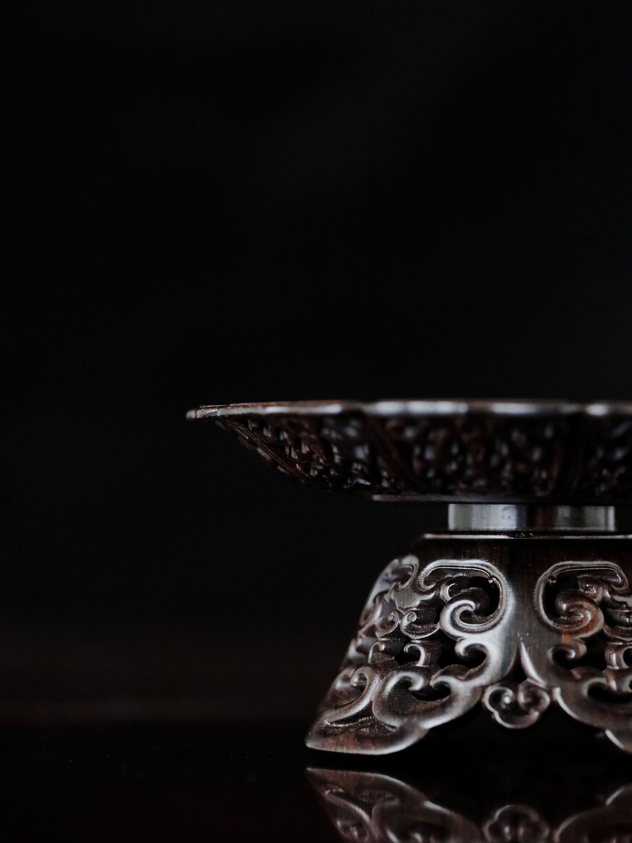 小叶紫檀/紫光檀西番莲纹盏托式器座