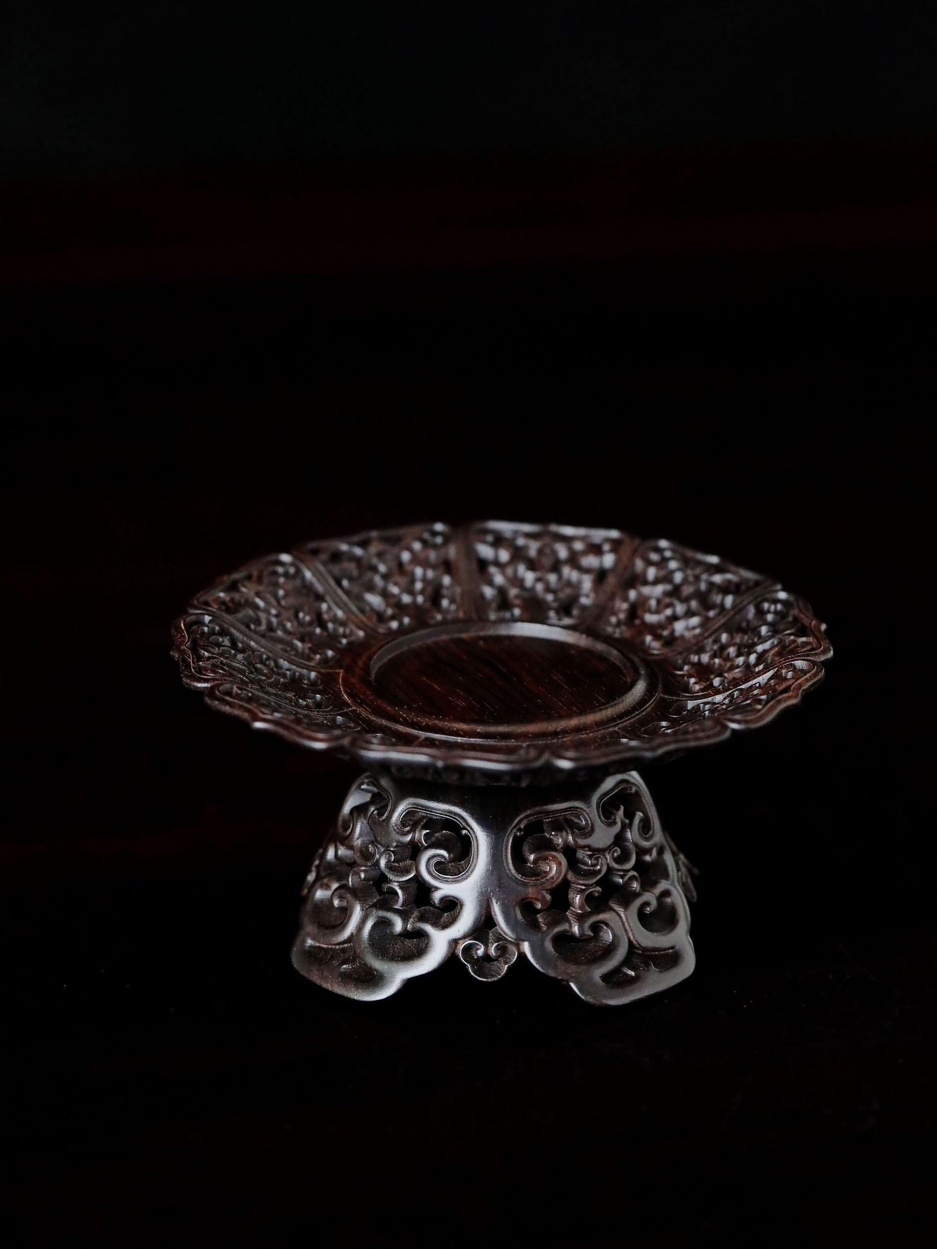 小叶紫檀/紫光檀西番莲纹盏托式器座