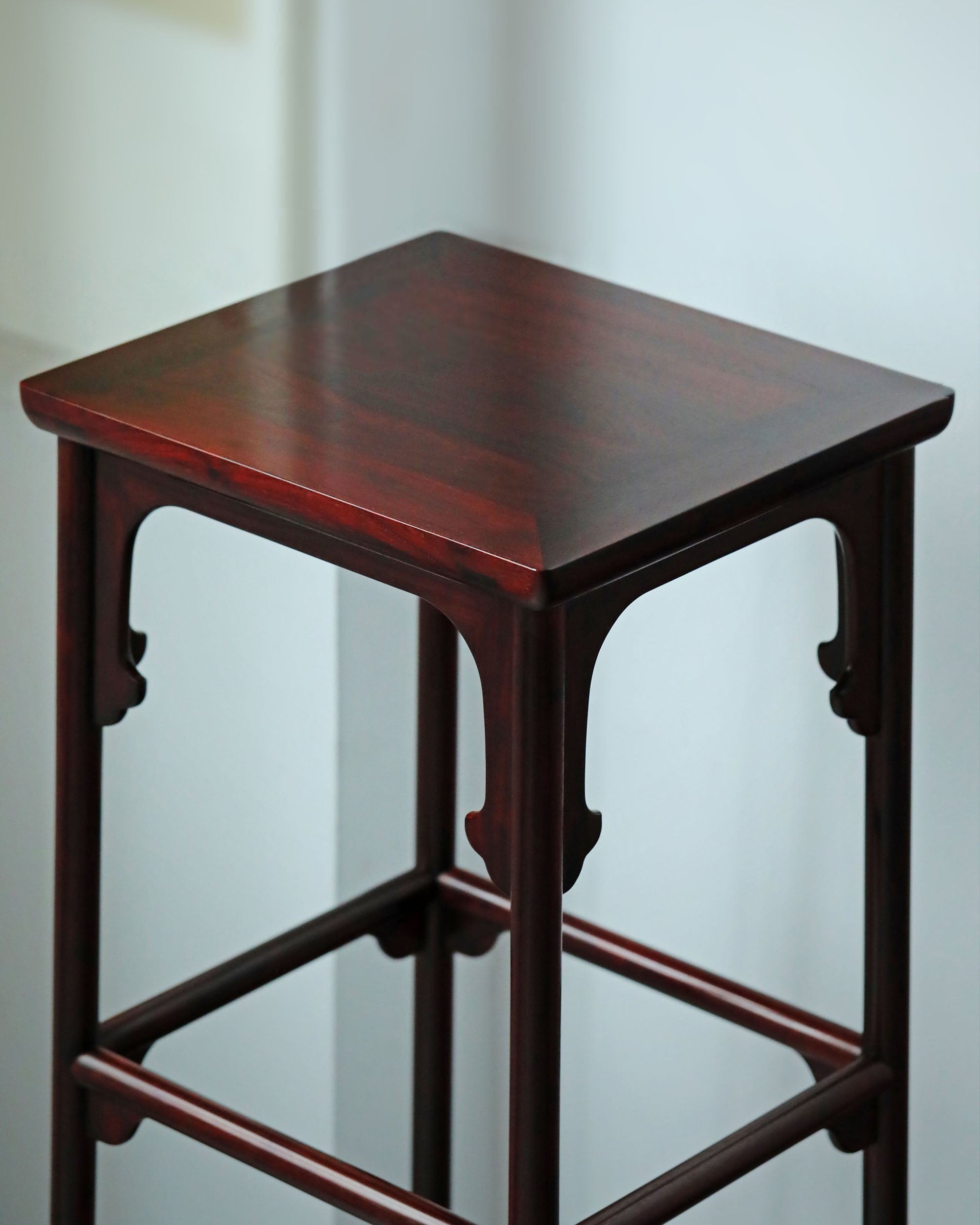 宋徽宗听琴图高足香几