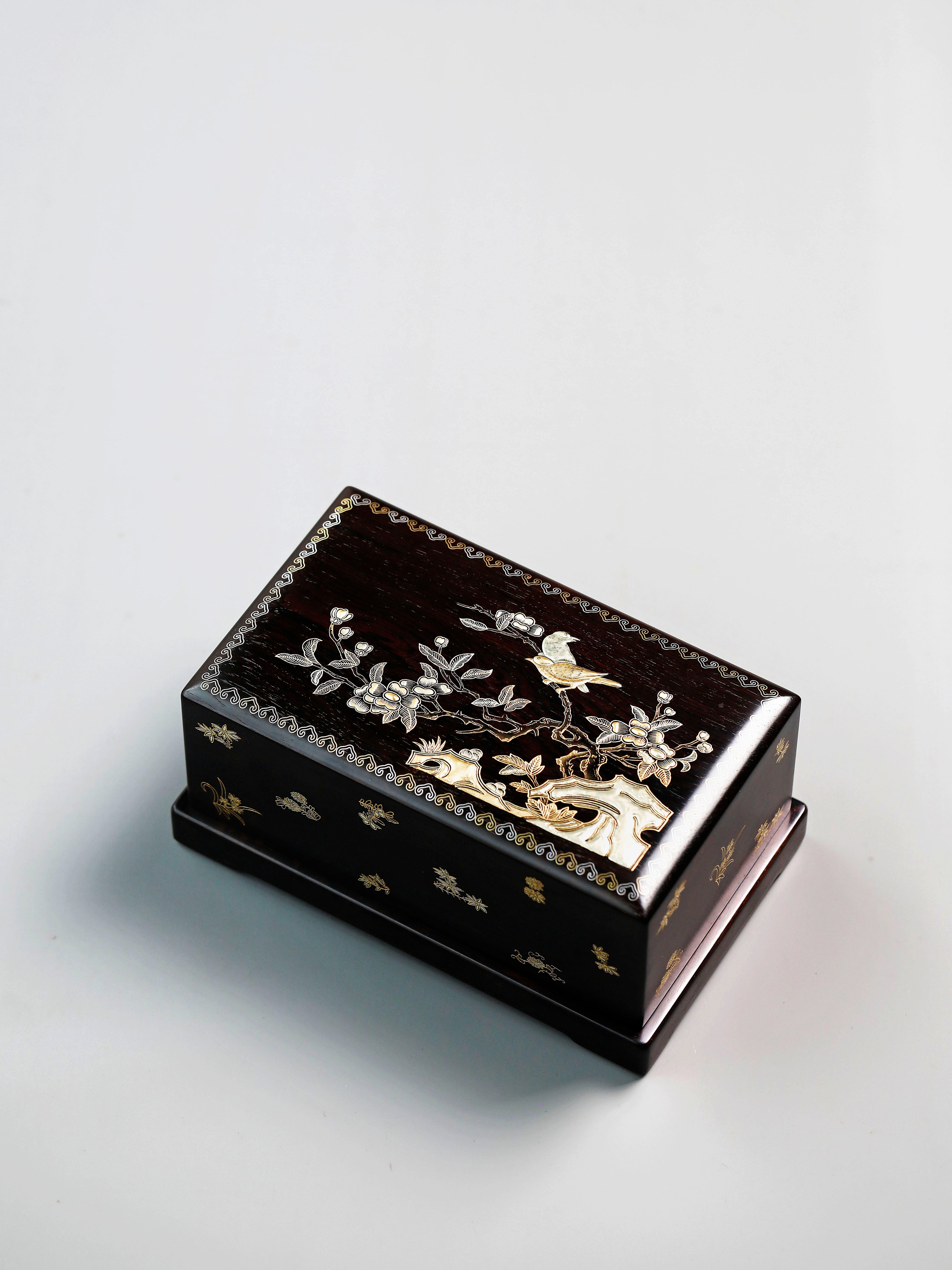 紫光檀喜上眉梢/凤鸟纹描金堆金盒