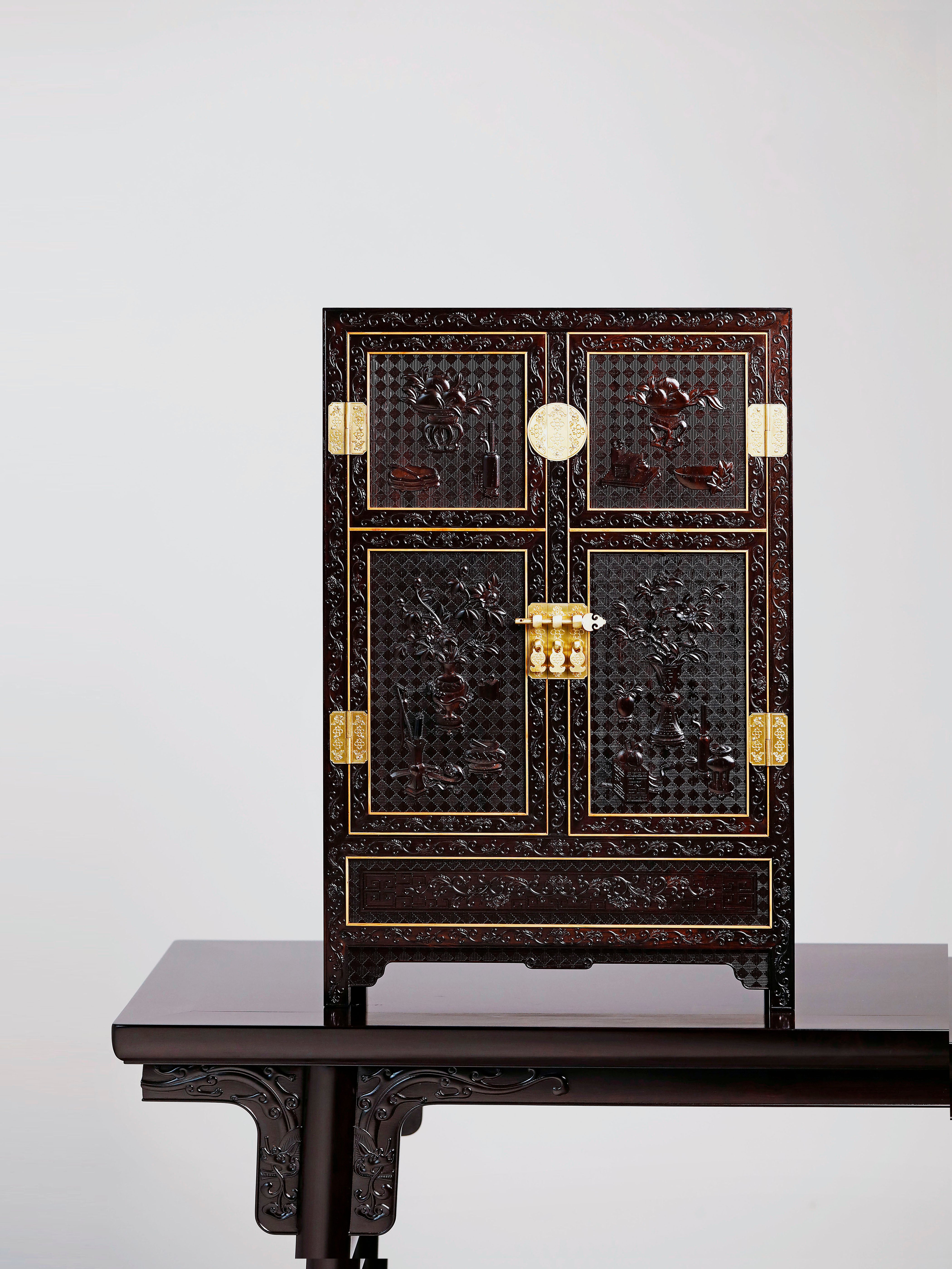 小叶紫檀/赞比亚紫檀满雕博古纹案上柜