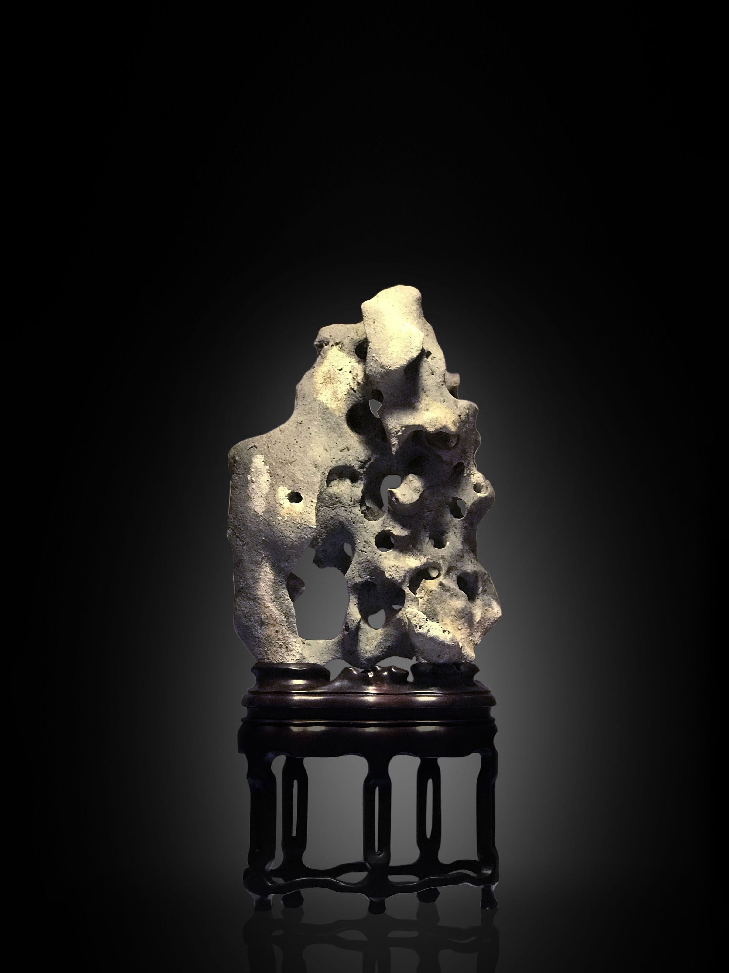 怪石巉岩出波底