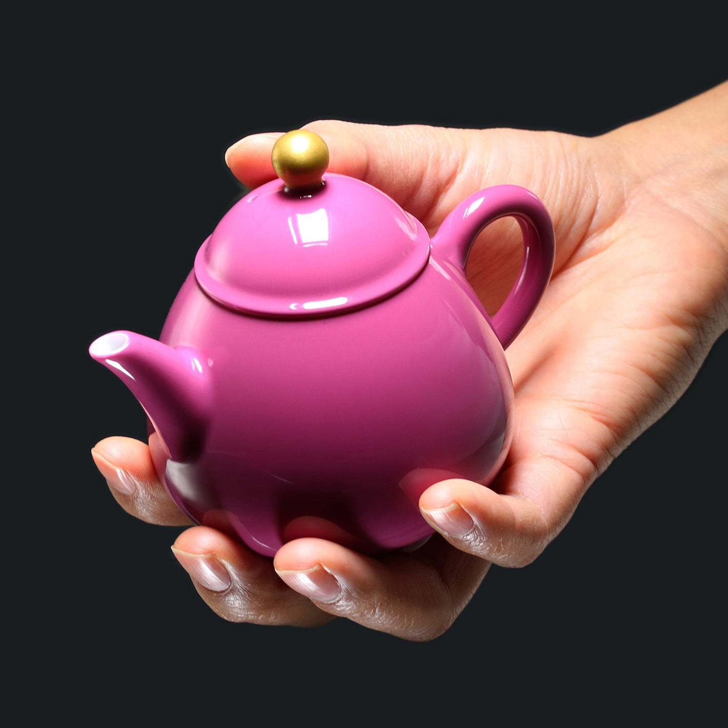 Gilt-Finial Carmine Glaze Pear-Shaped Teapot