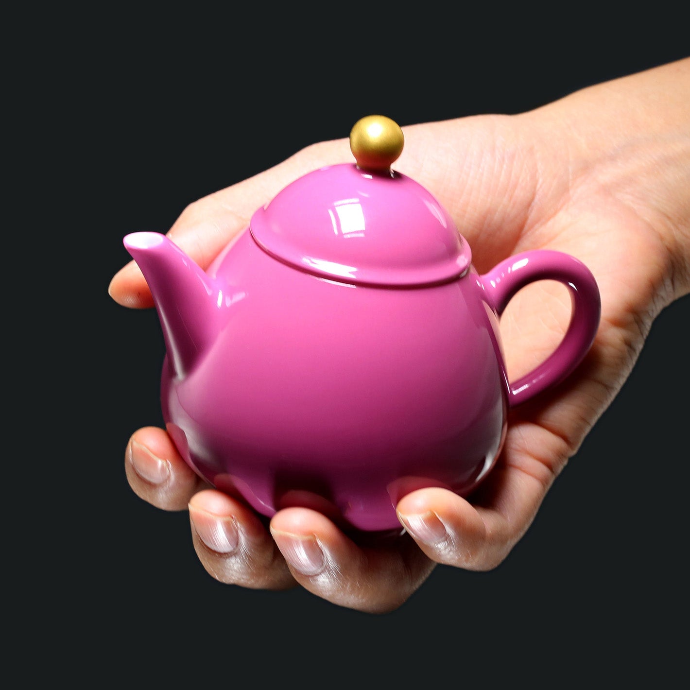Gilt-Finial Carmine Glaze Pear-Shaped Teapot