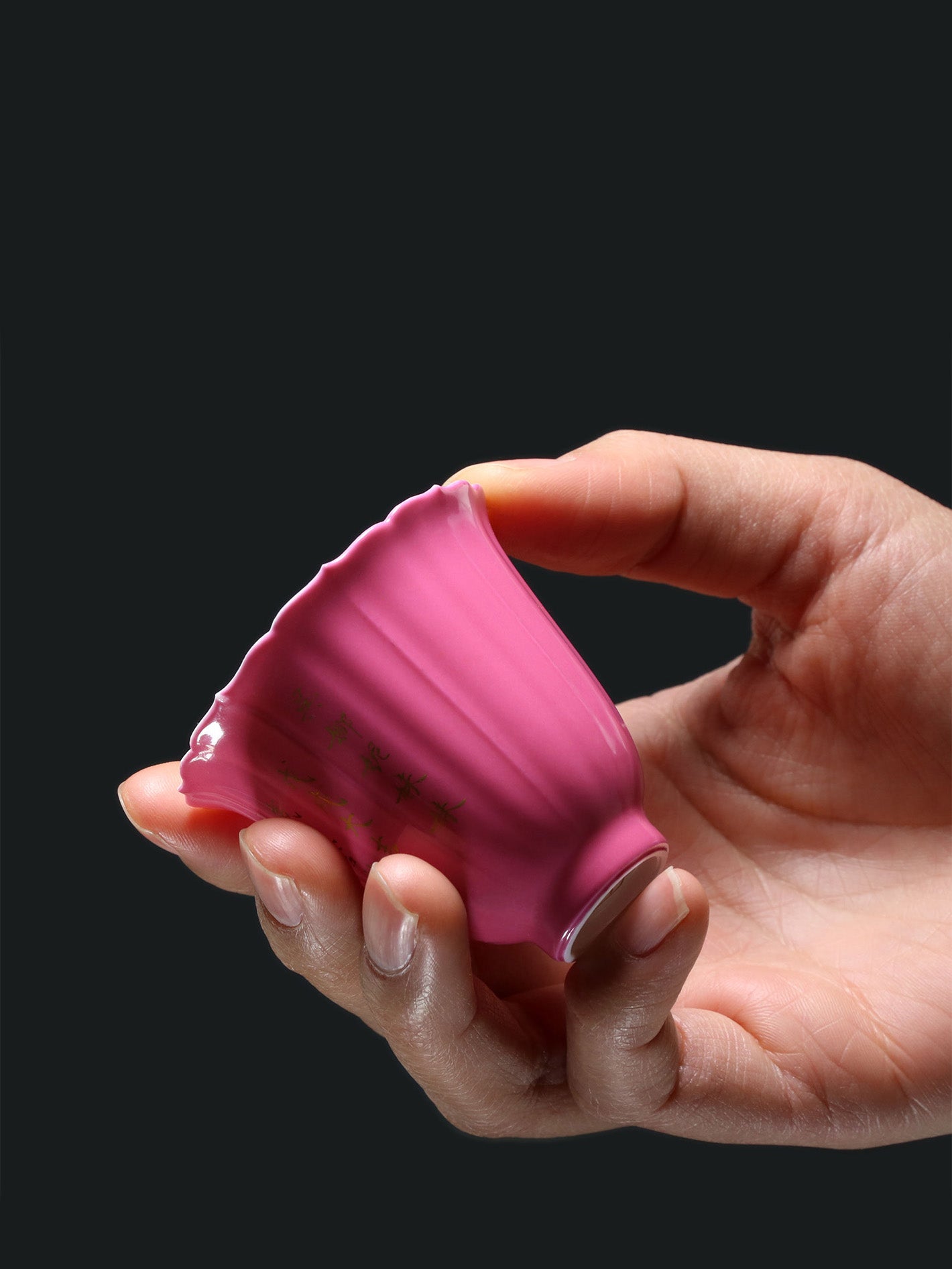 Carmine red Glaze Lobed-Mouth Cup