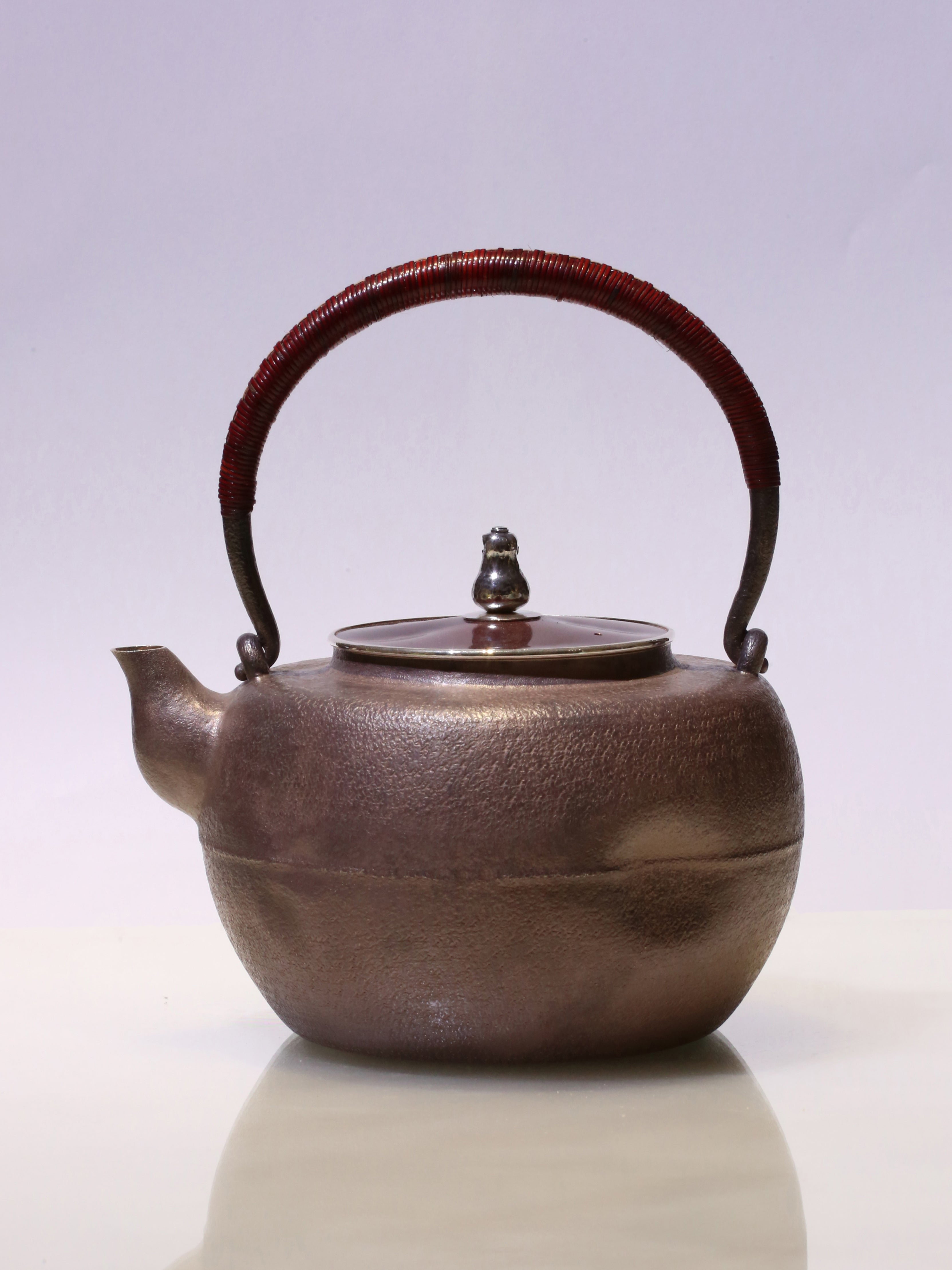 仿铸铁腰线纯银壶