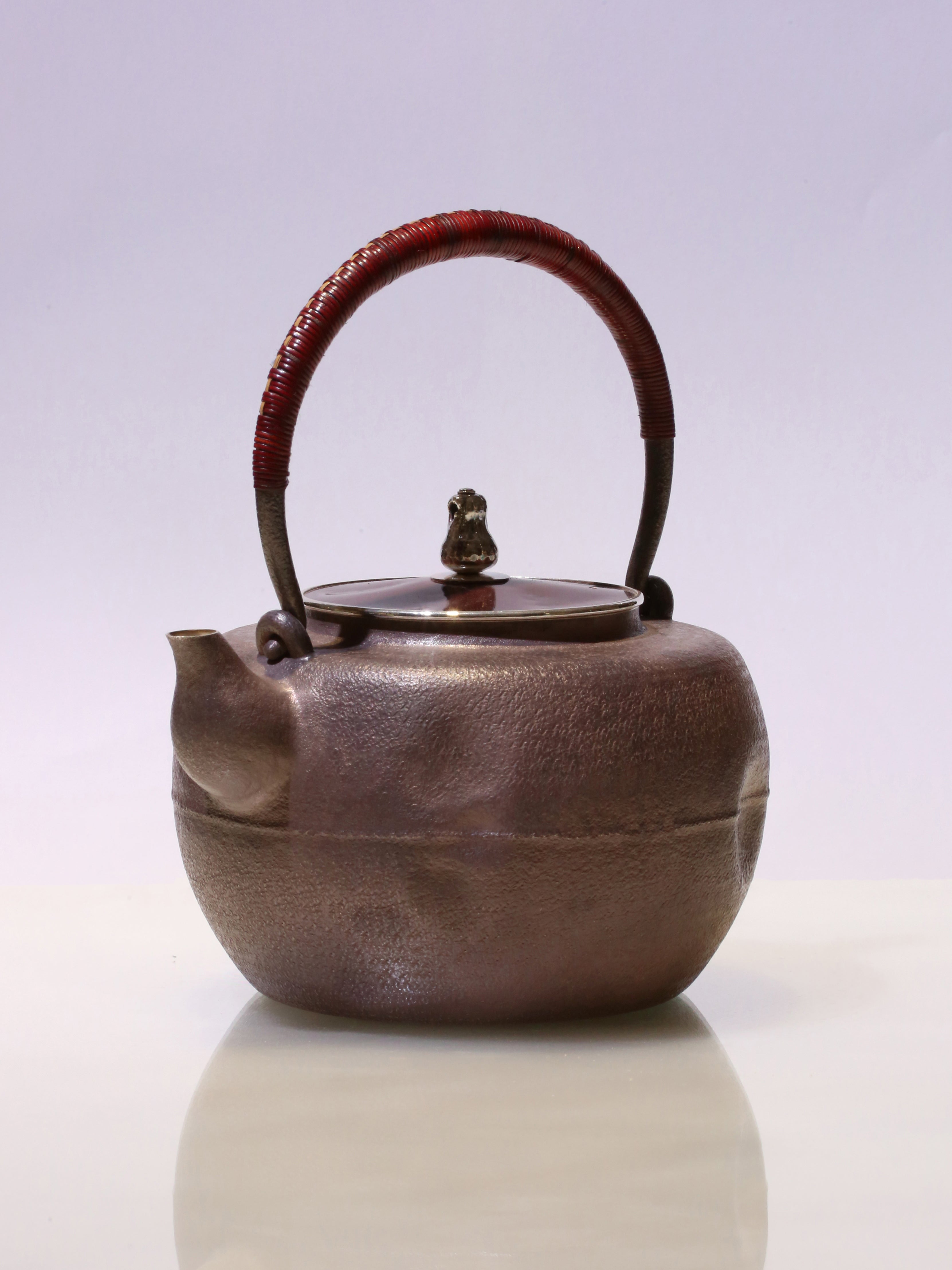 仿铸铁腰线纯银壶