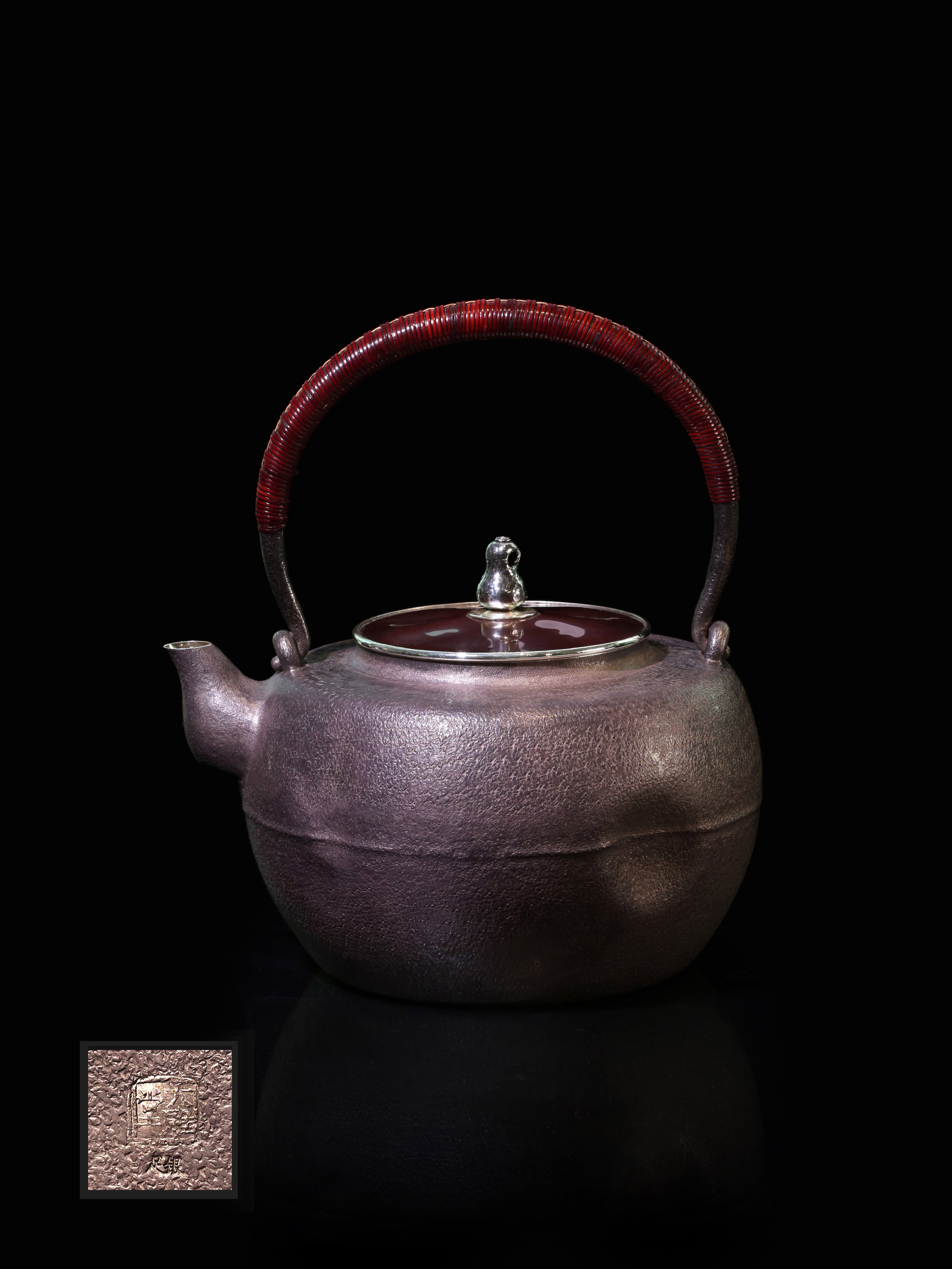 仿铸铁腰线纯银壶