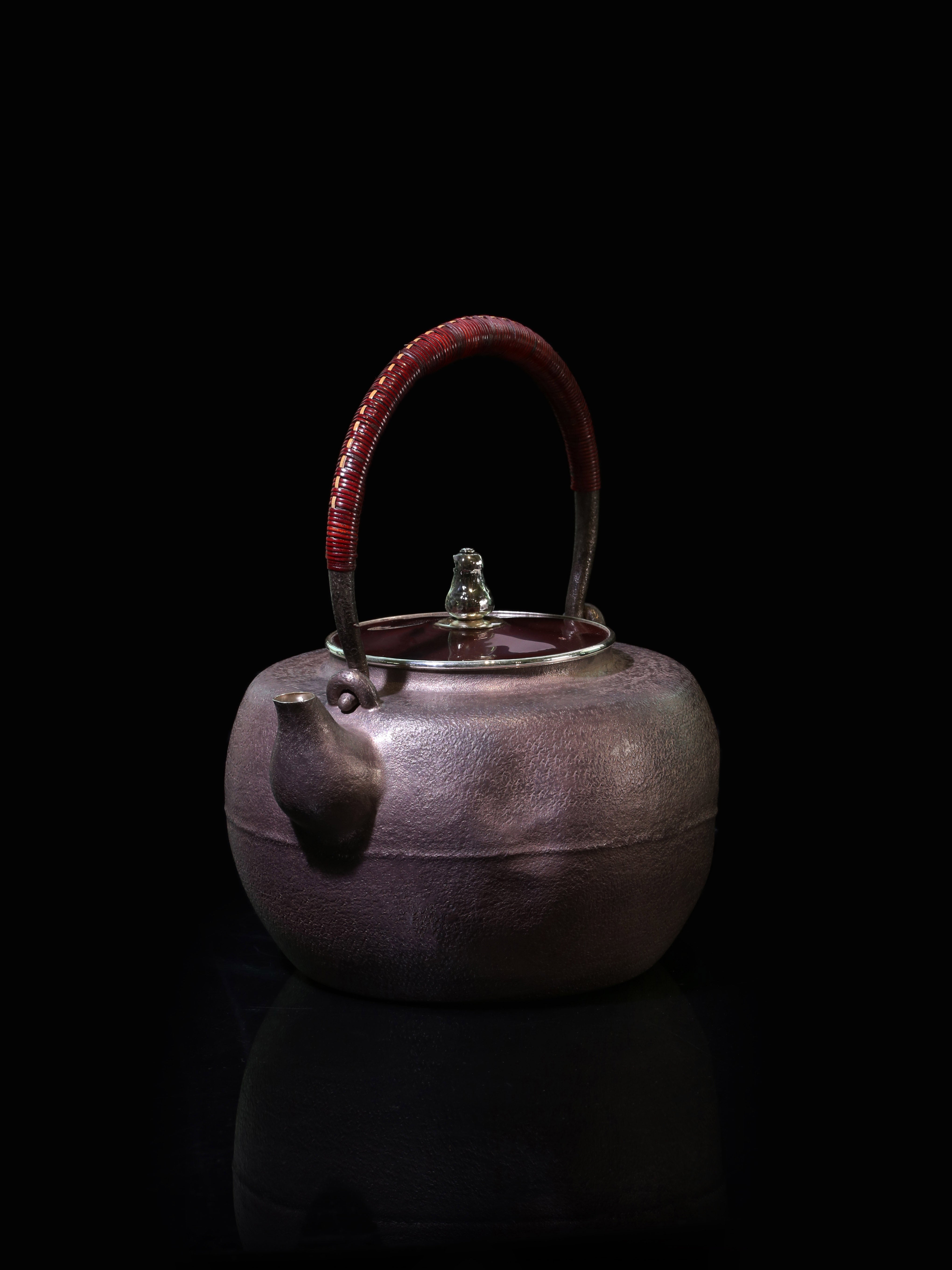 仿铸铁腰线纯银壶