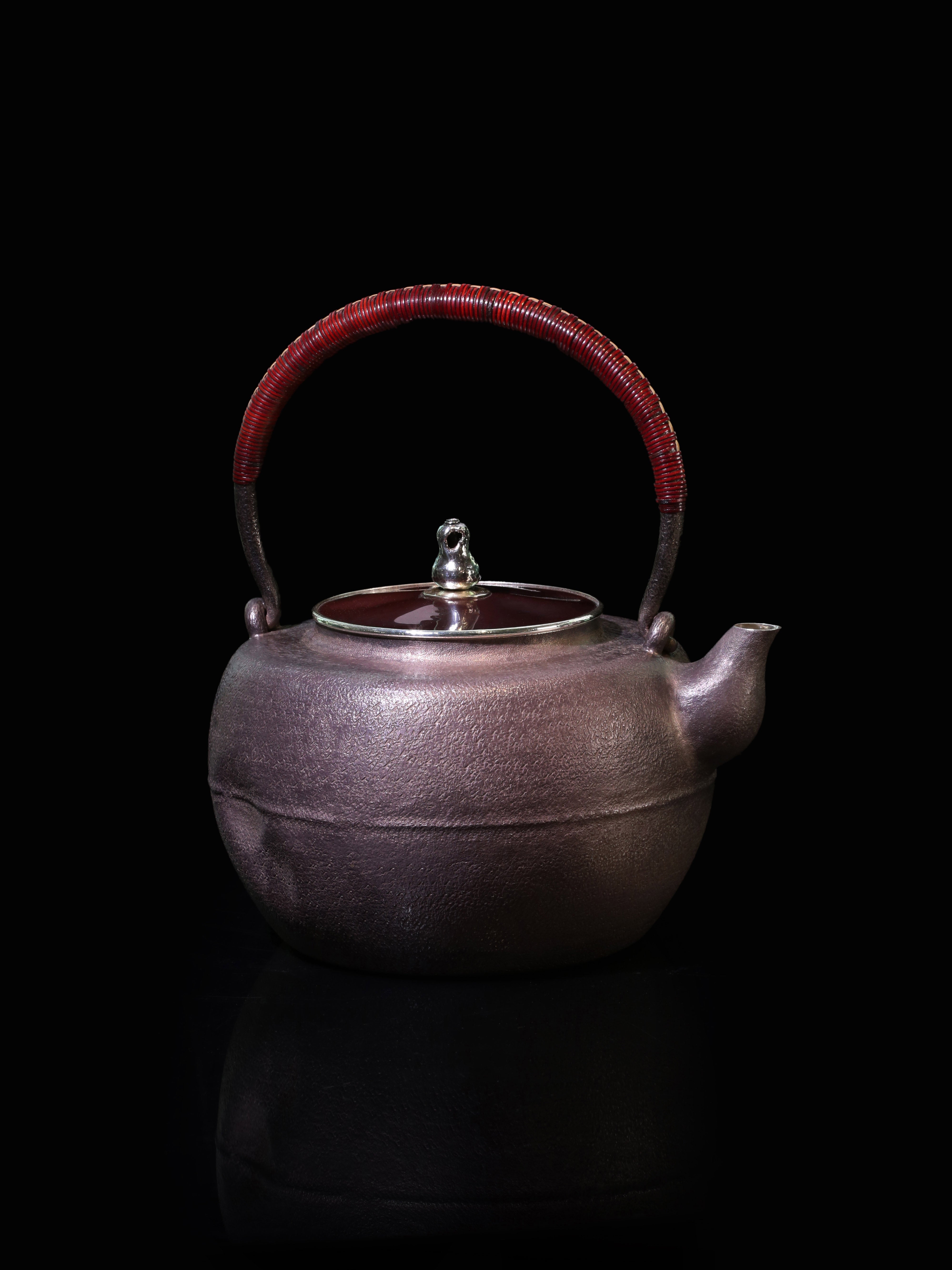 仿铸铁腰线纯银壶