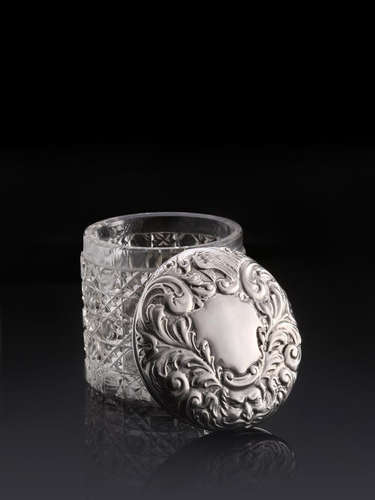 英国19世纪卷草纹小茶仓