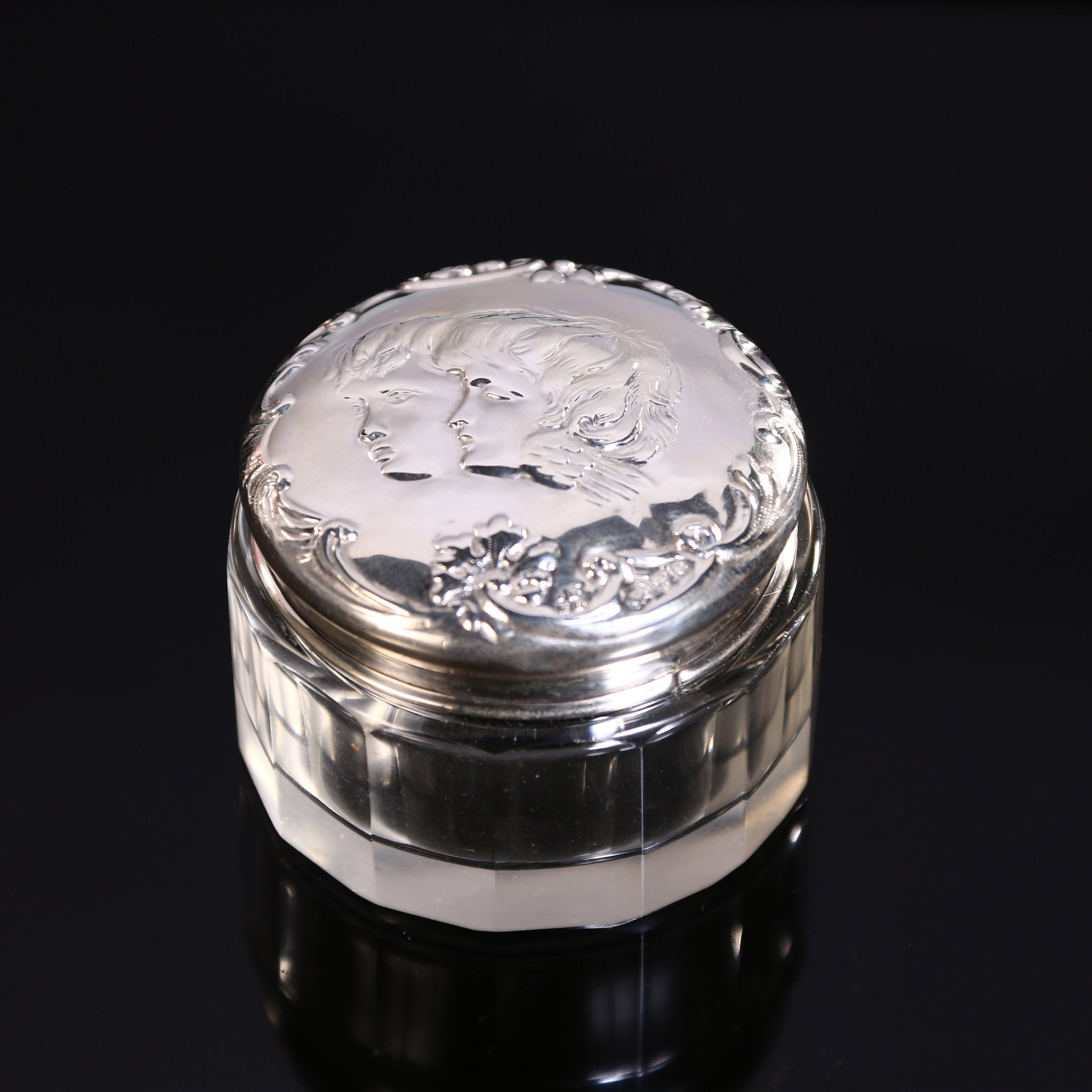 1903年英国天使纯银盖水晶瓶