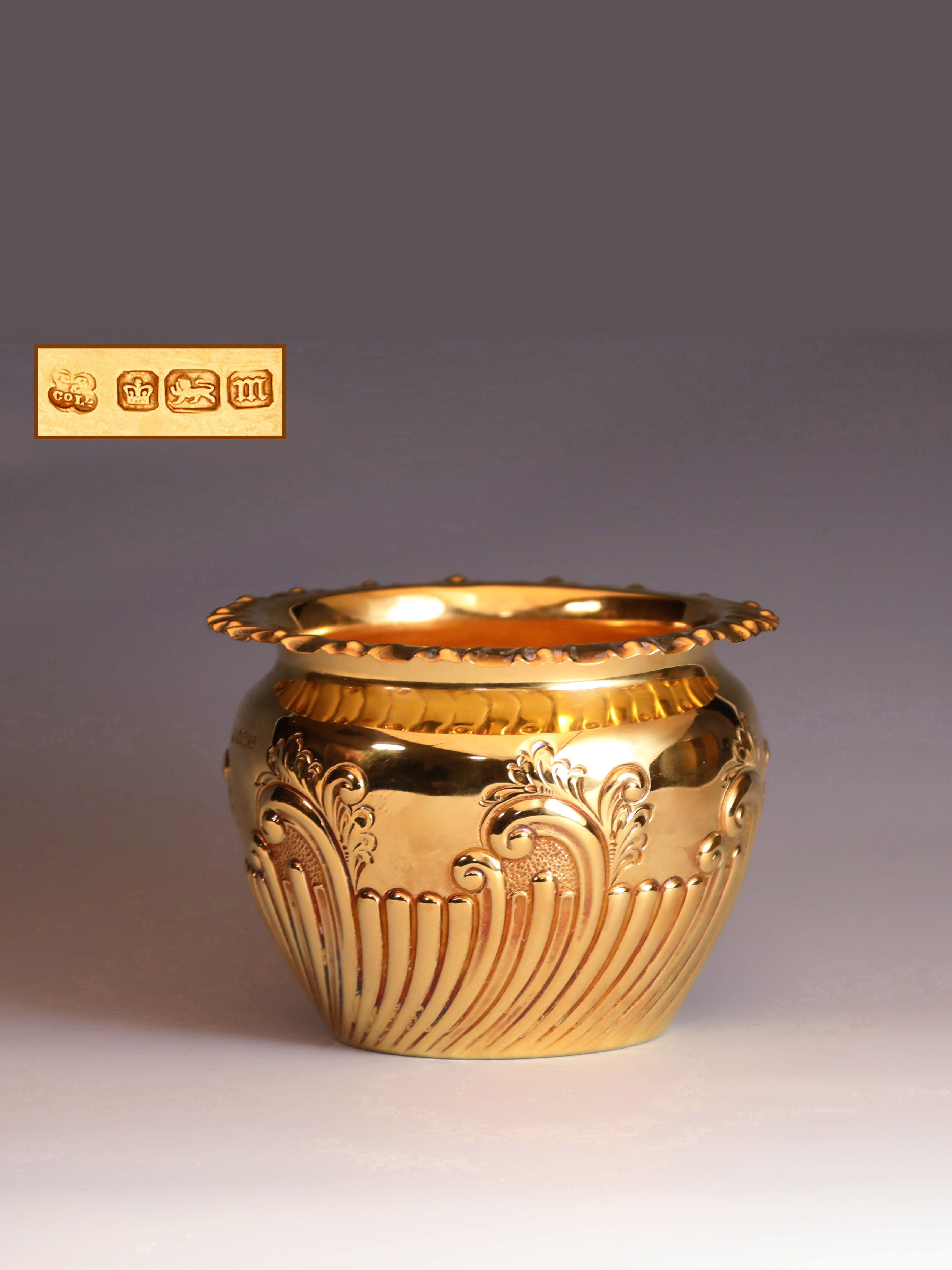 英国谢菲尔德1904-1905年之间纯银鎏金卷草纹水承