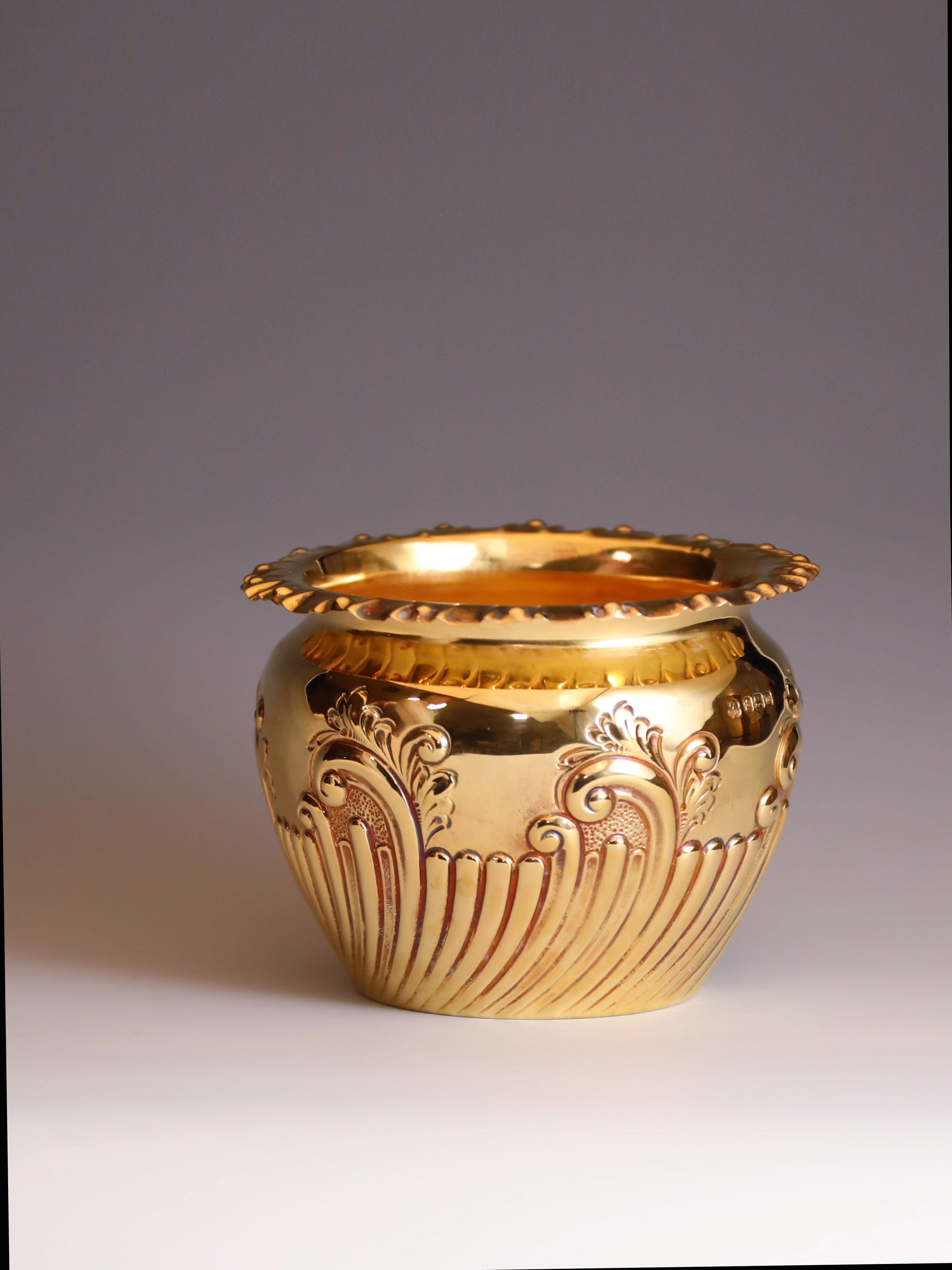 英国谢菲尔德1904-1905年之间纯银鎏金卷草纹水承