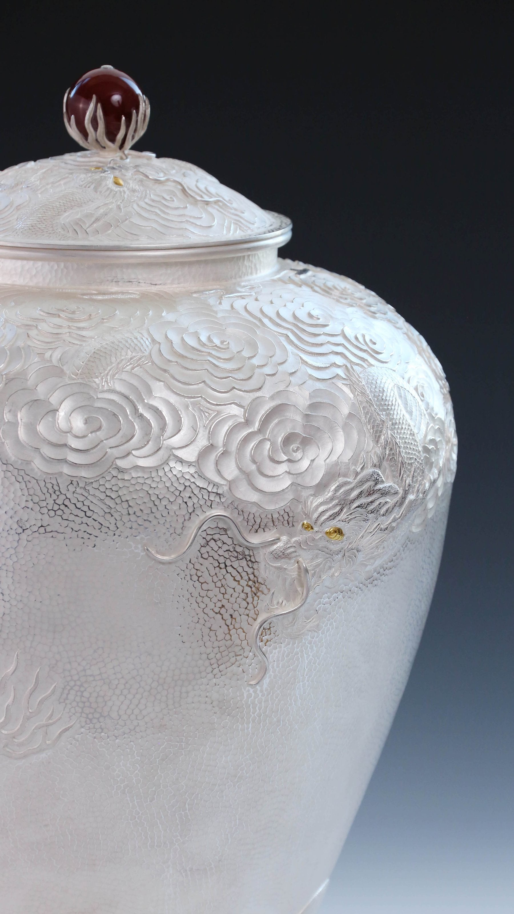 云龙纯银大水缸