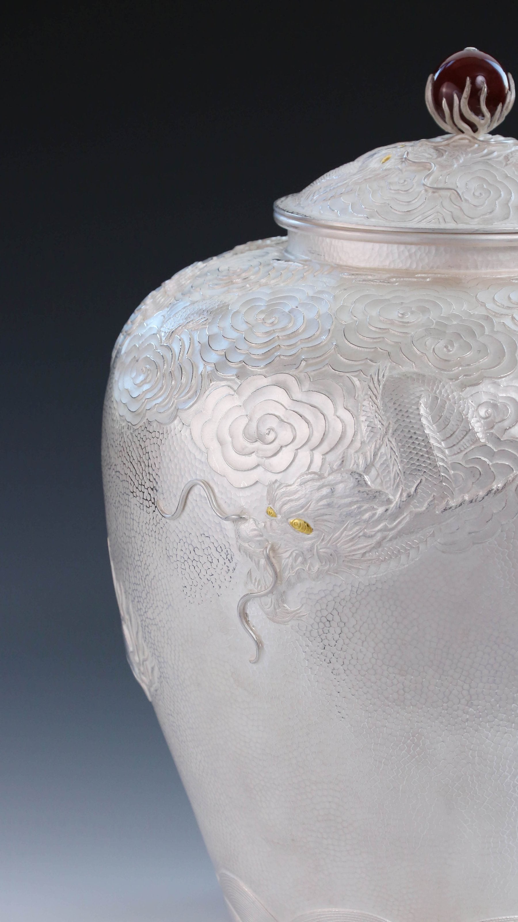 云龙纯银大水缸