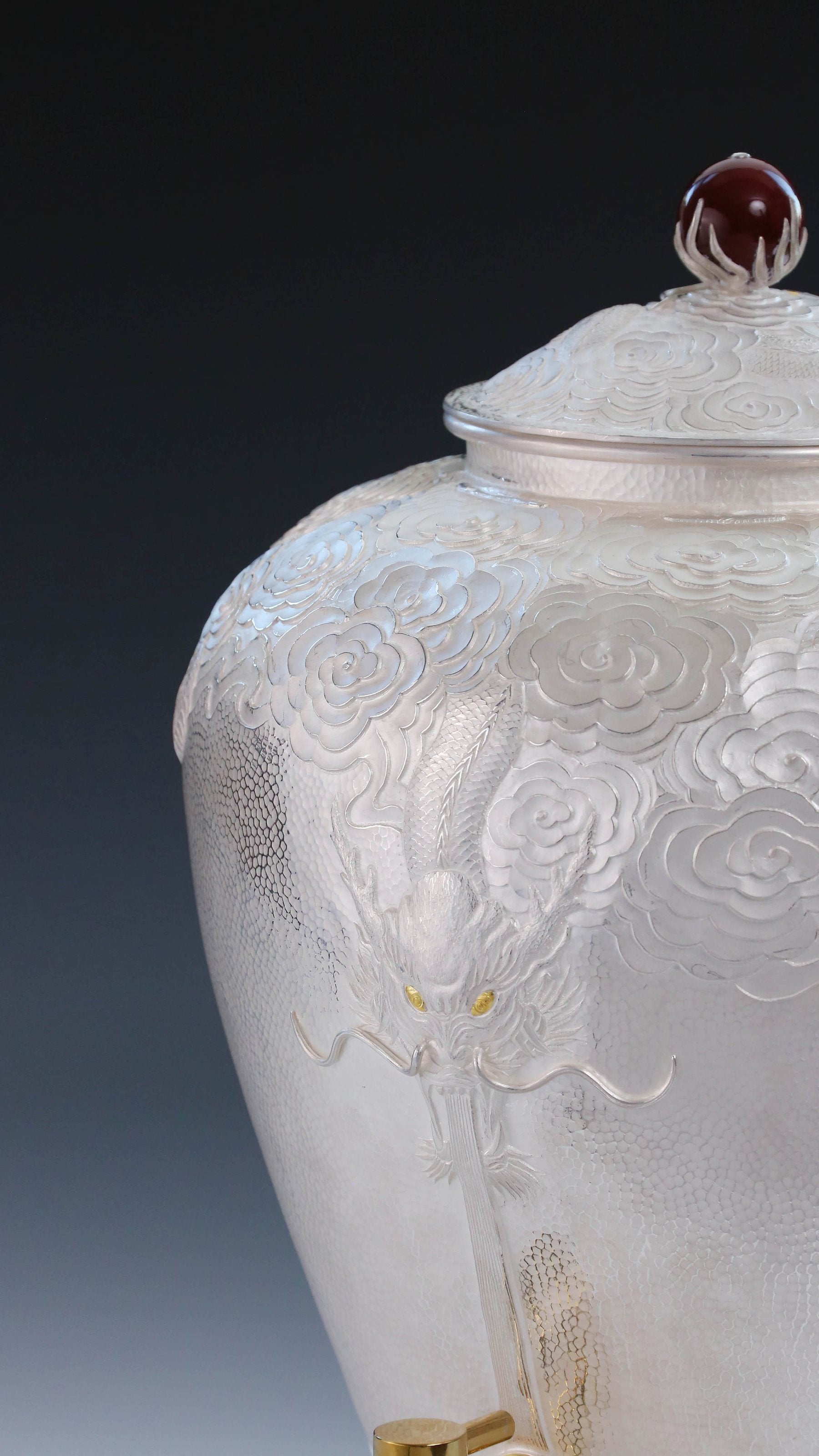 云龙纯银大水缸