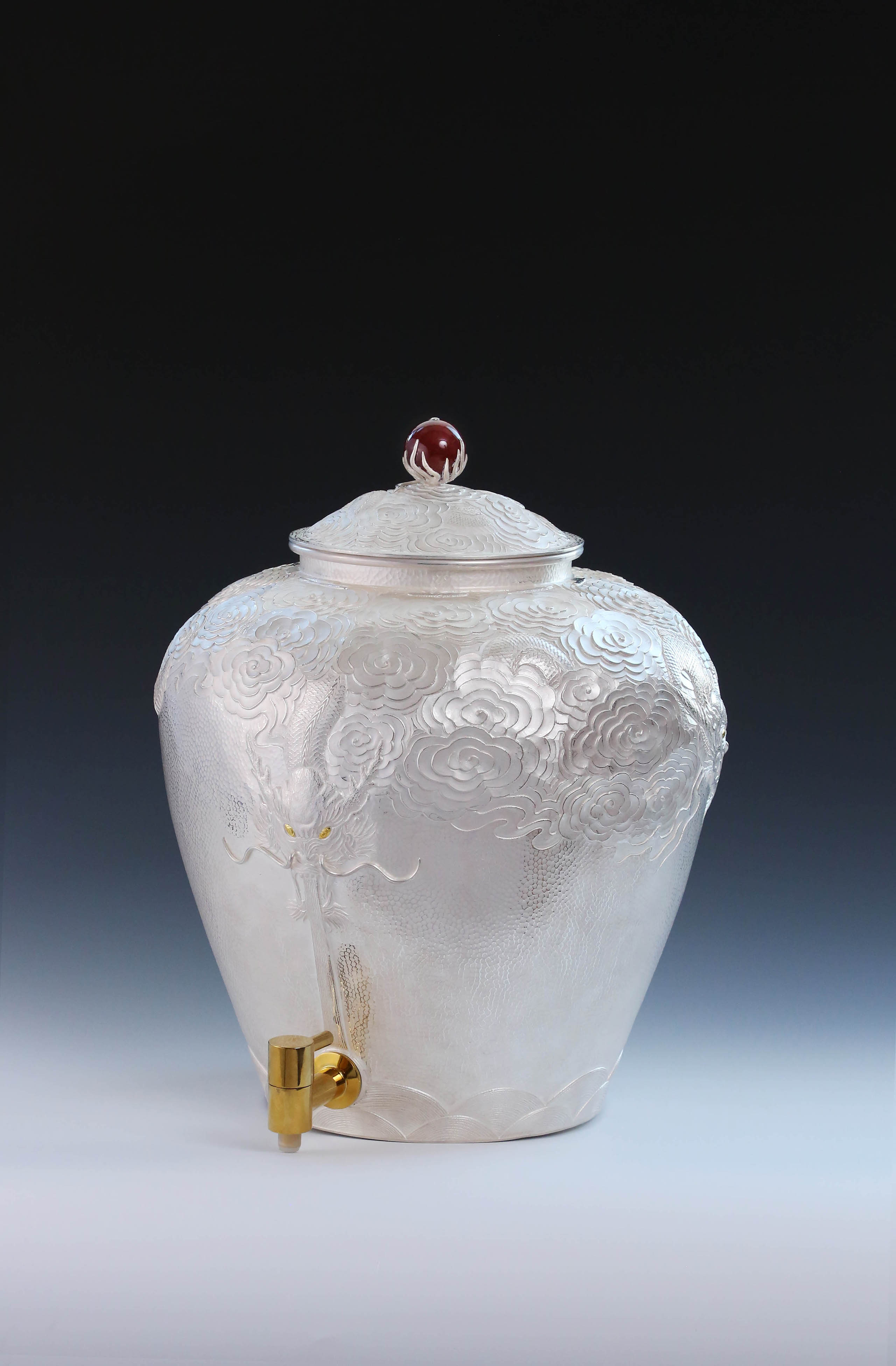 云龙纯银大水缸