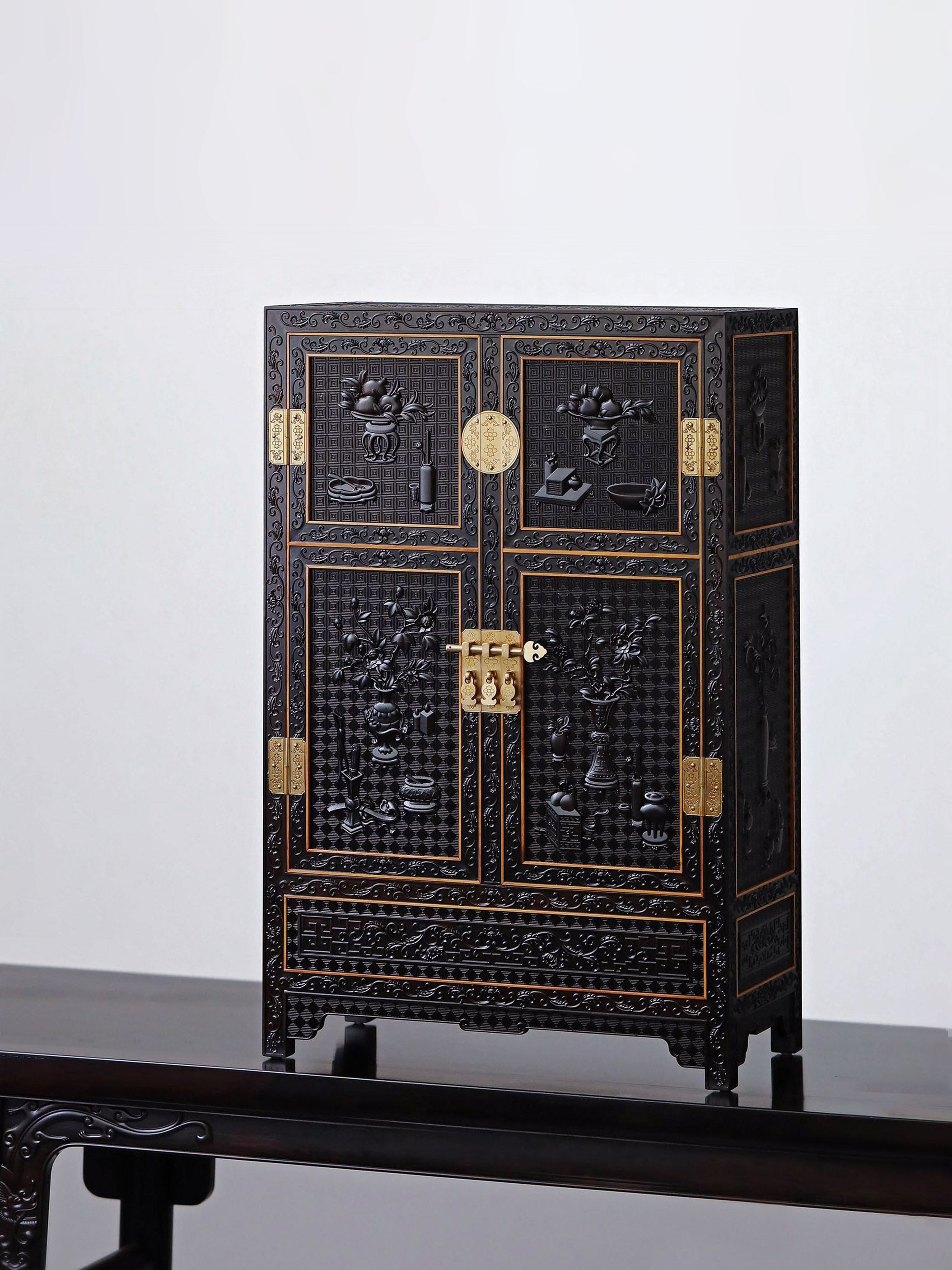 紫光檀满雕博古纹案上柜